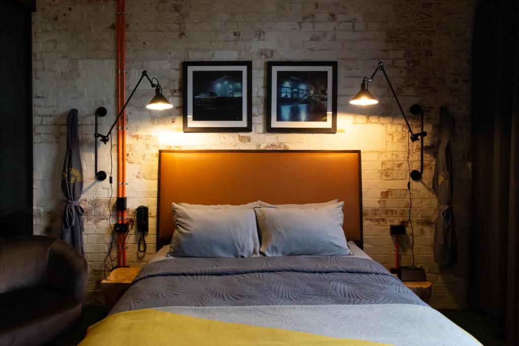 Studio Queen Size Bed