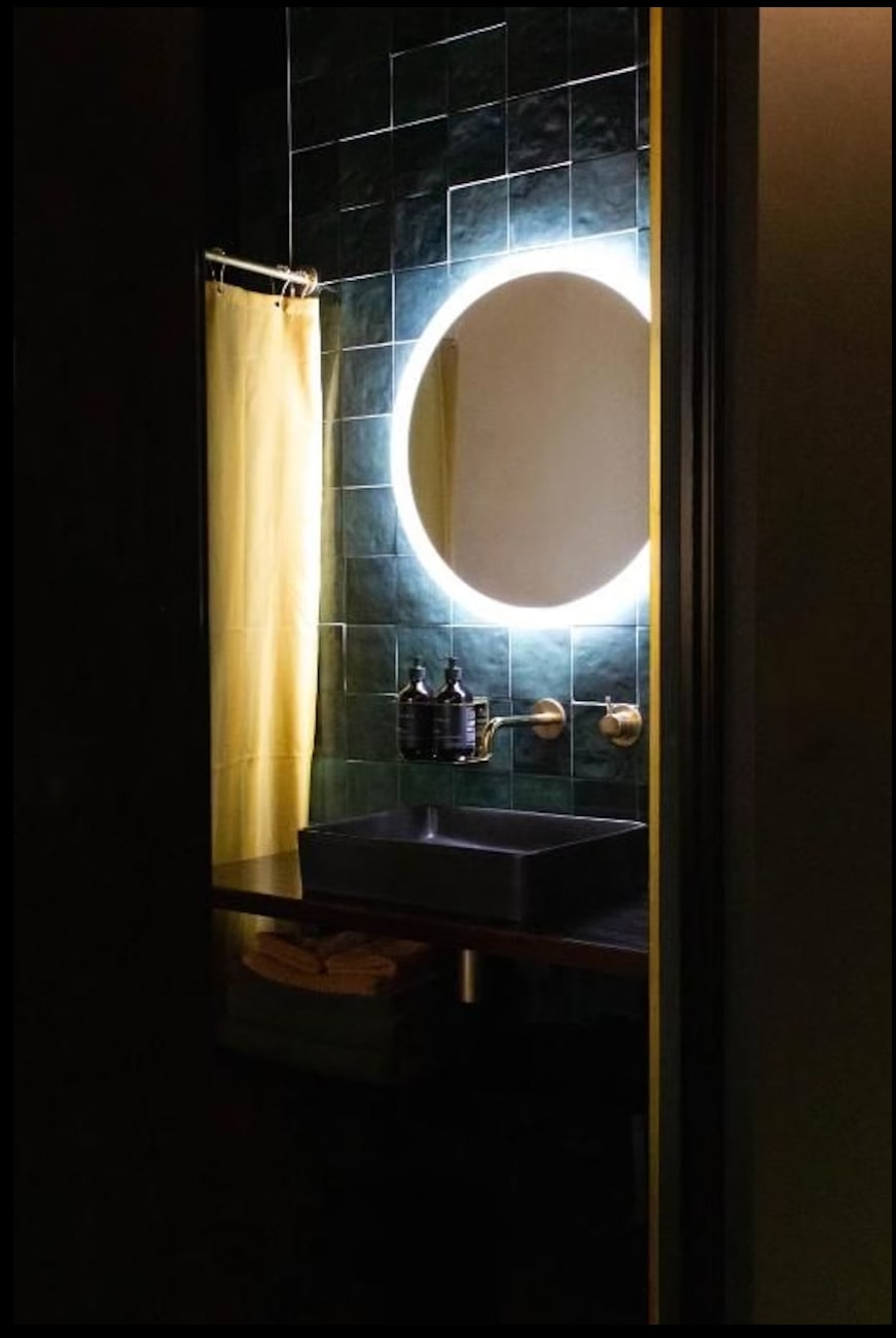 Studio King Size Bed