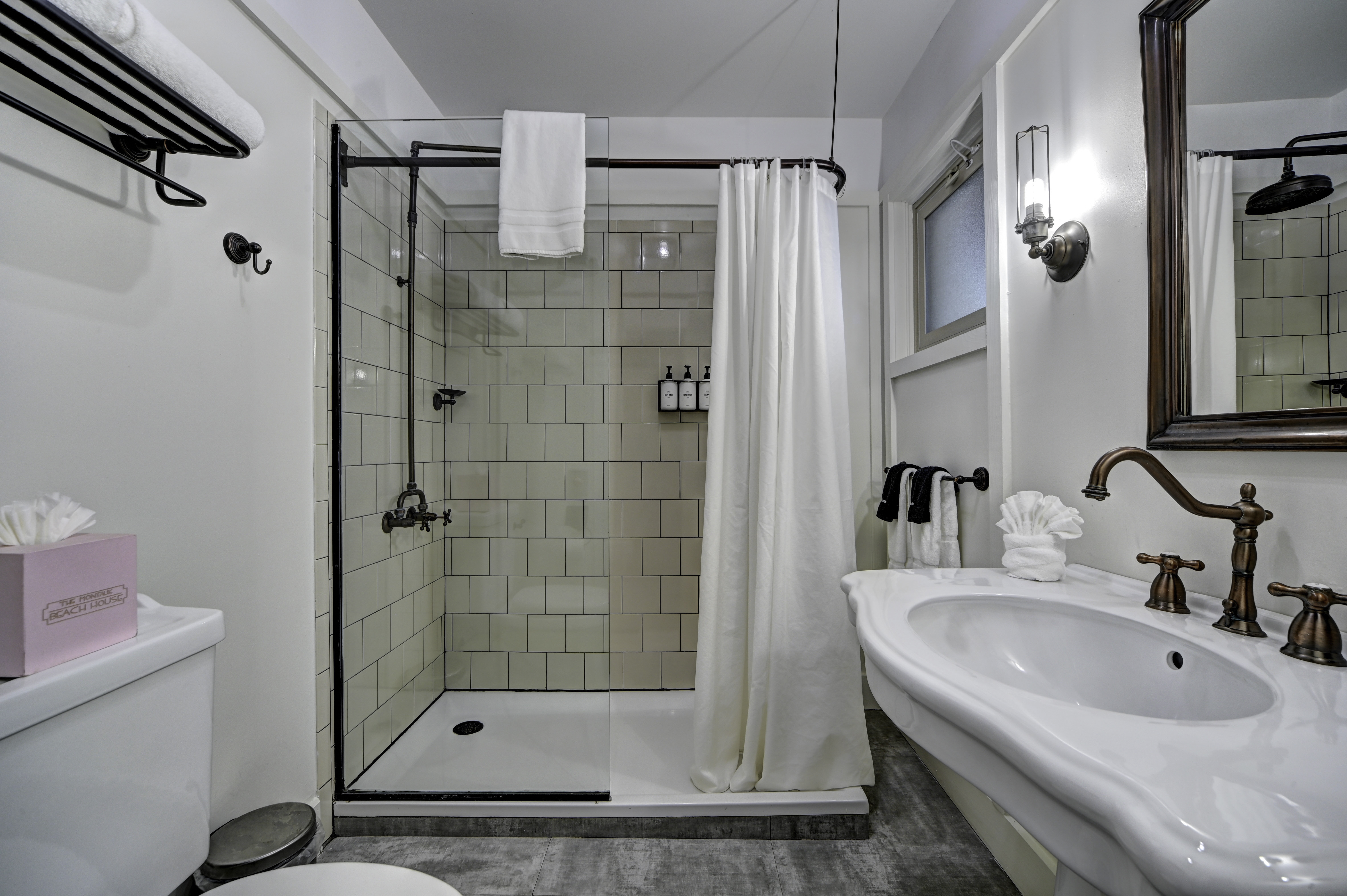 Double King Bed One Bedroom 