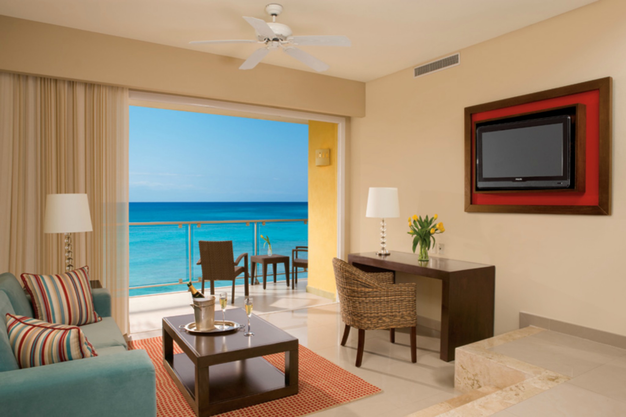 Junior Suite Ocean Front Two Double Beds