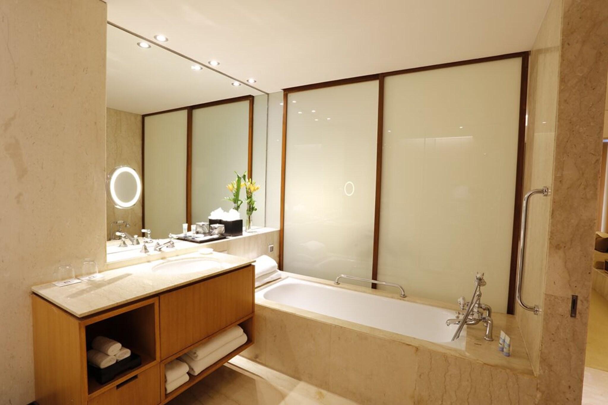 Double Garden View King Bed