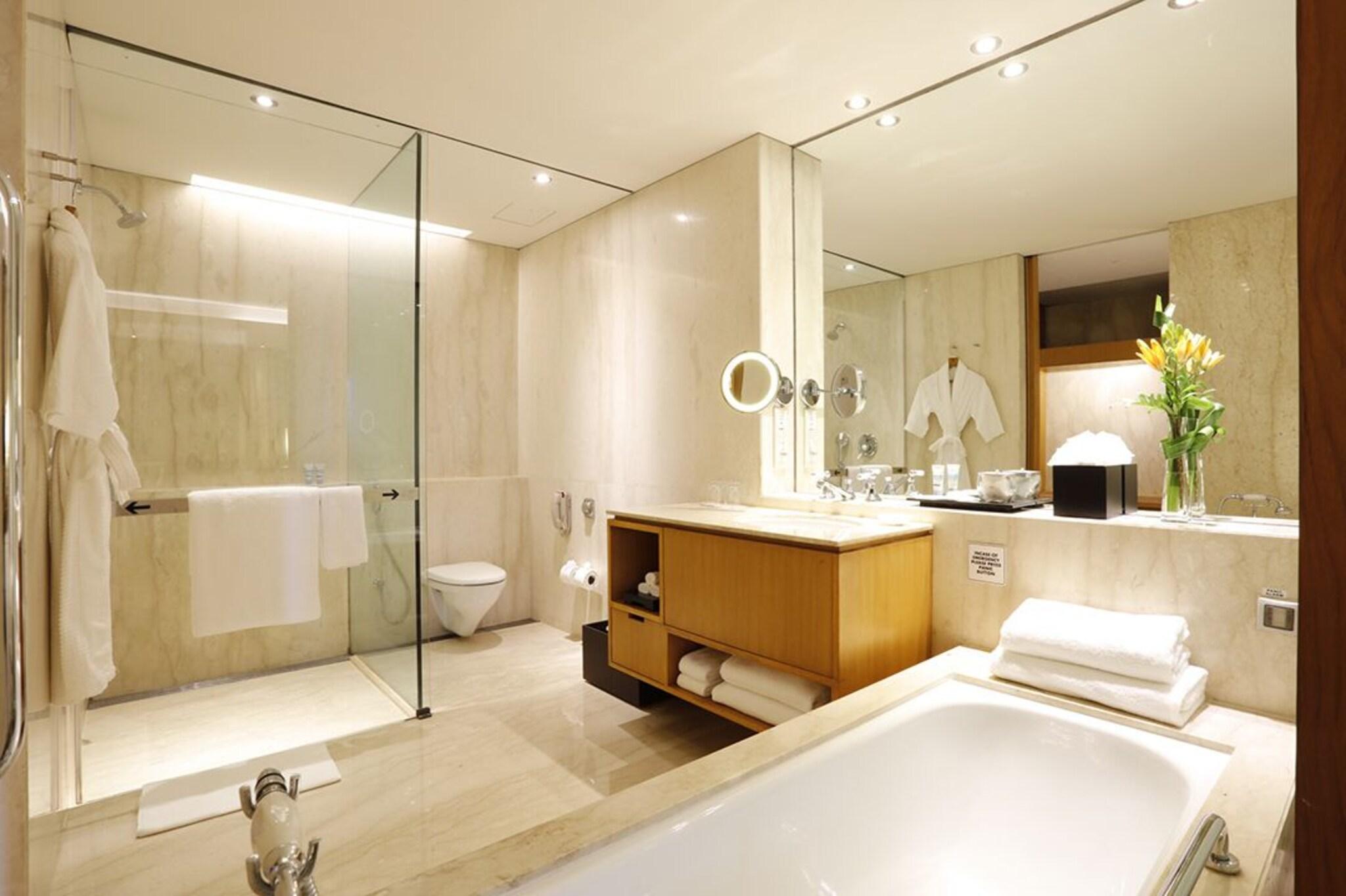 Double City View Queen Bed