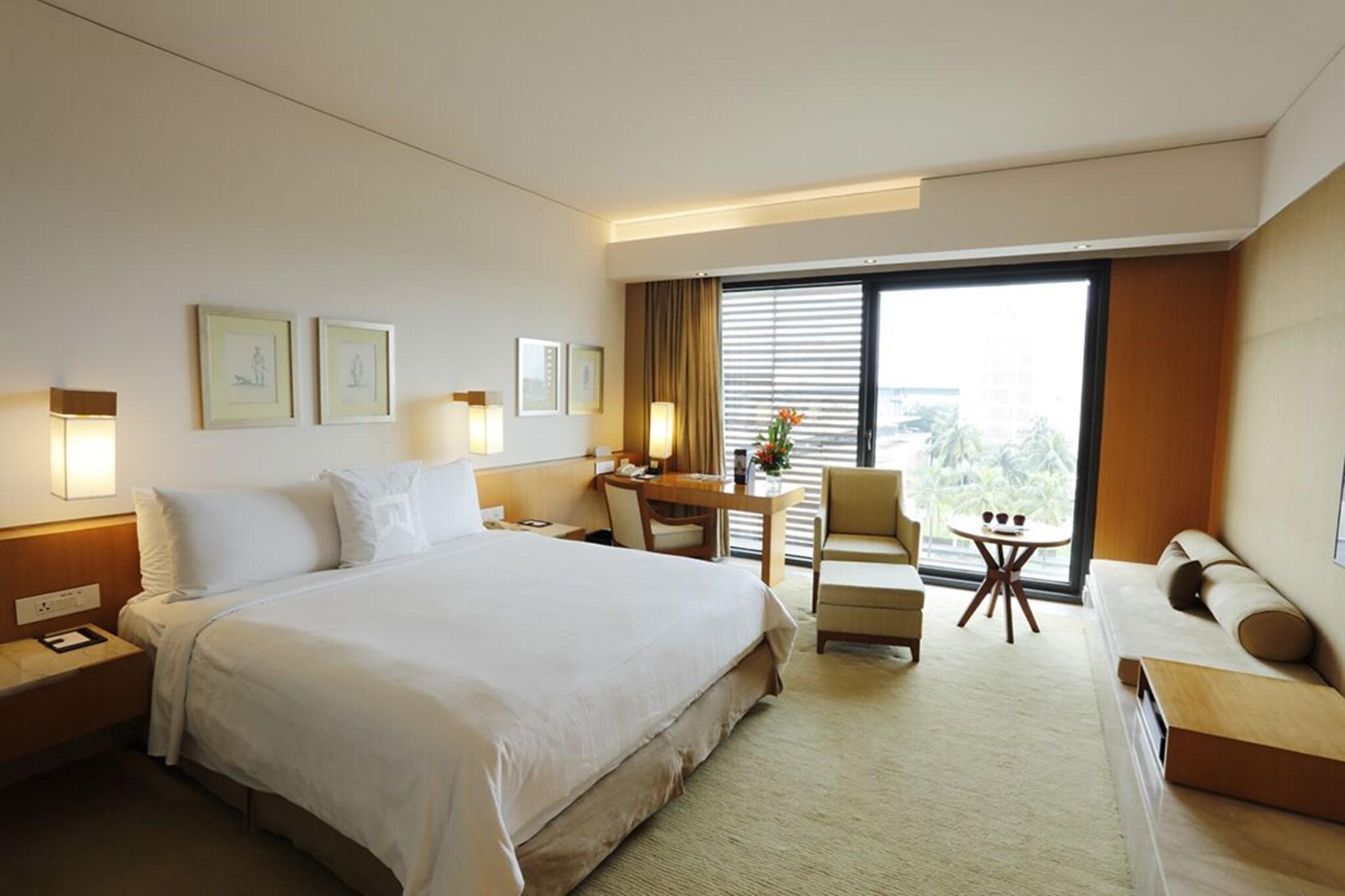 Double City View Queen Bed