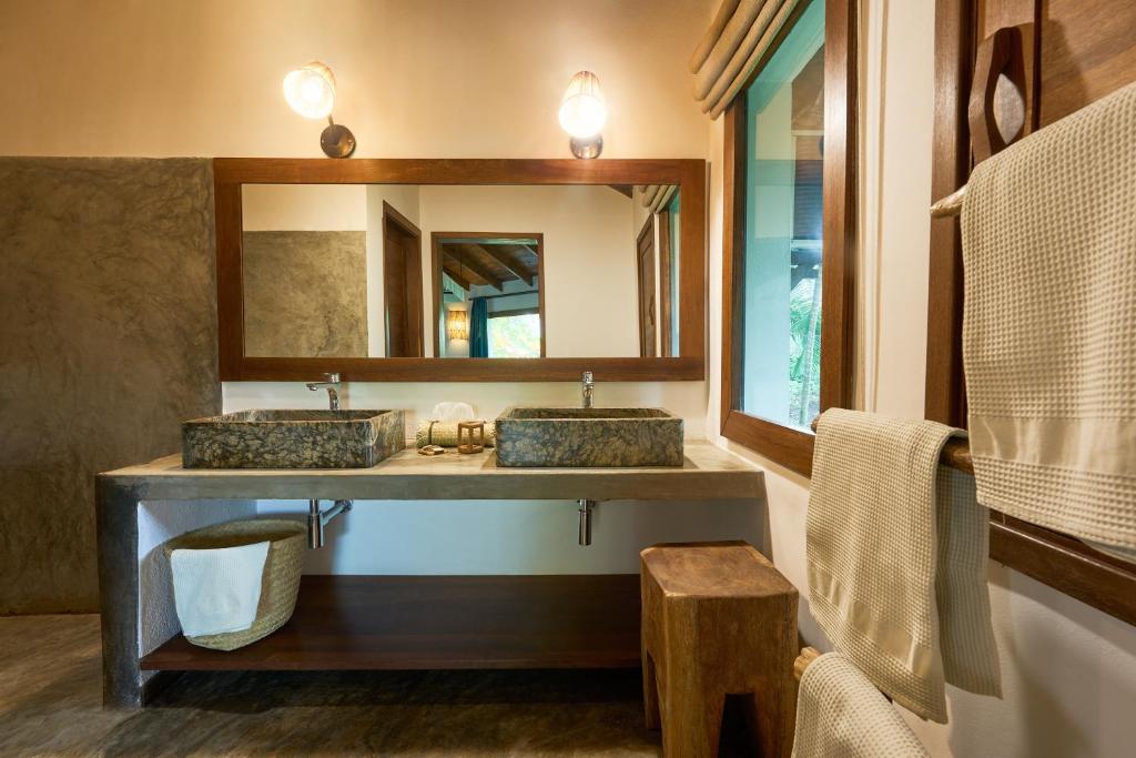 Double Deluxe Pool View