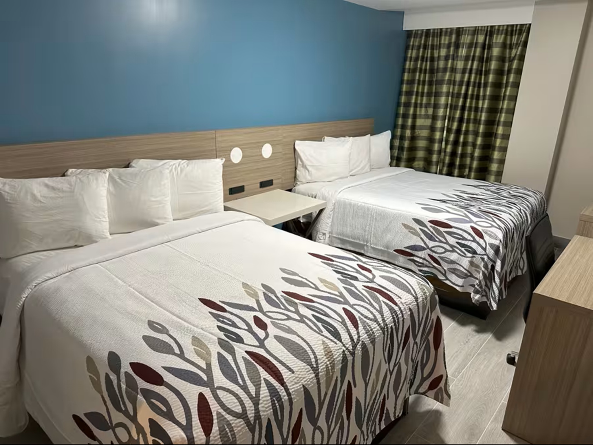 Double Queen Bed Non Smoking