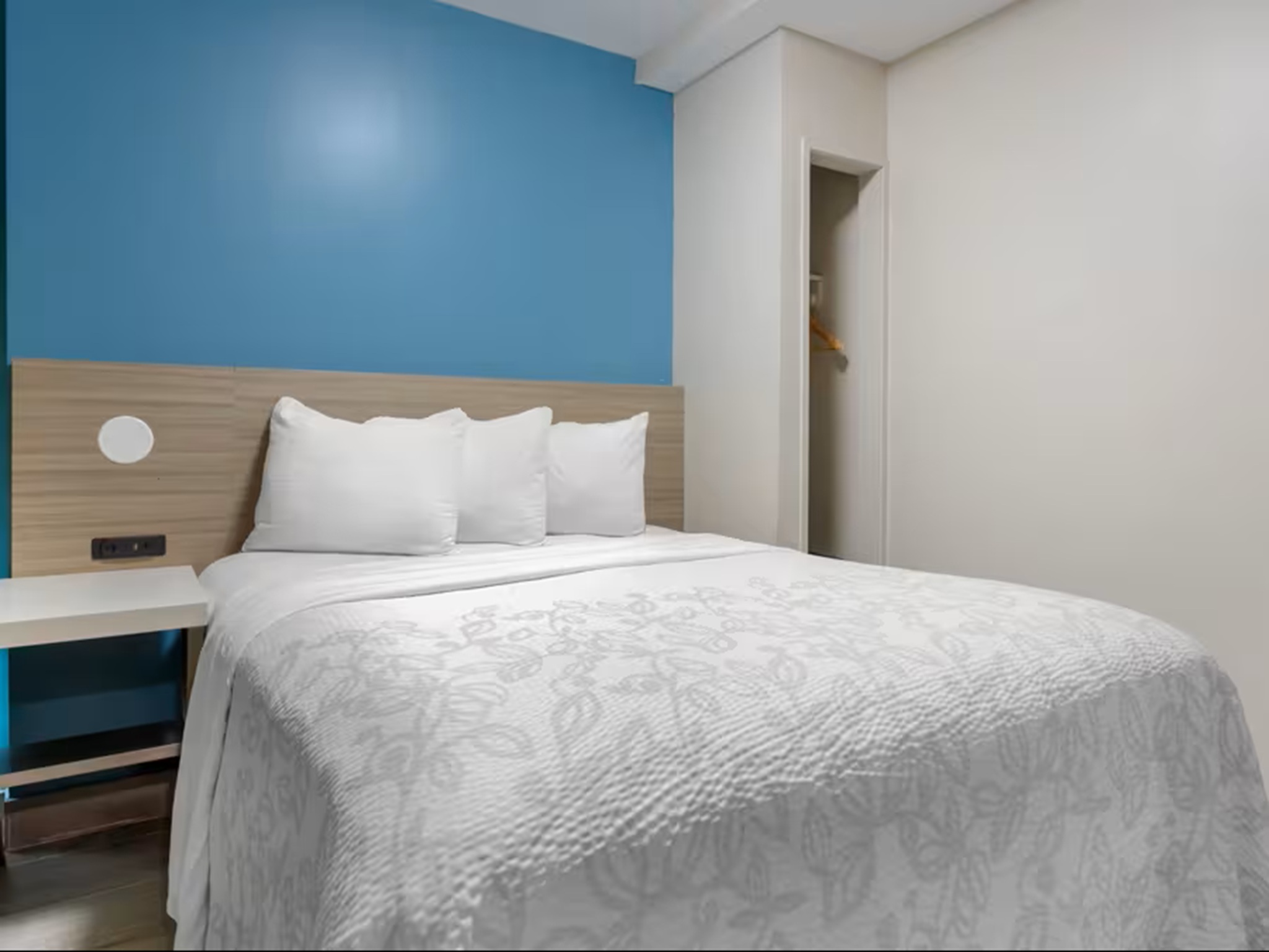 Double Accessible-queen Size Bed