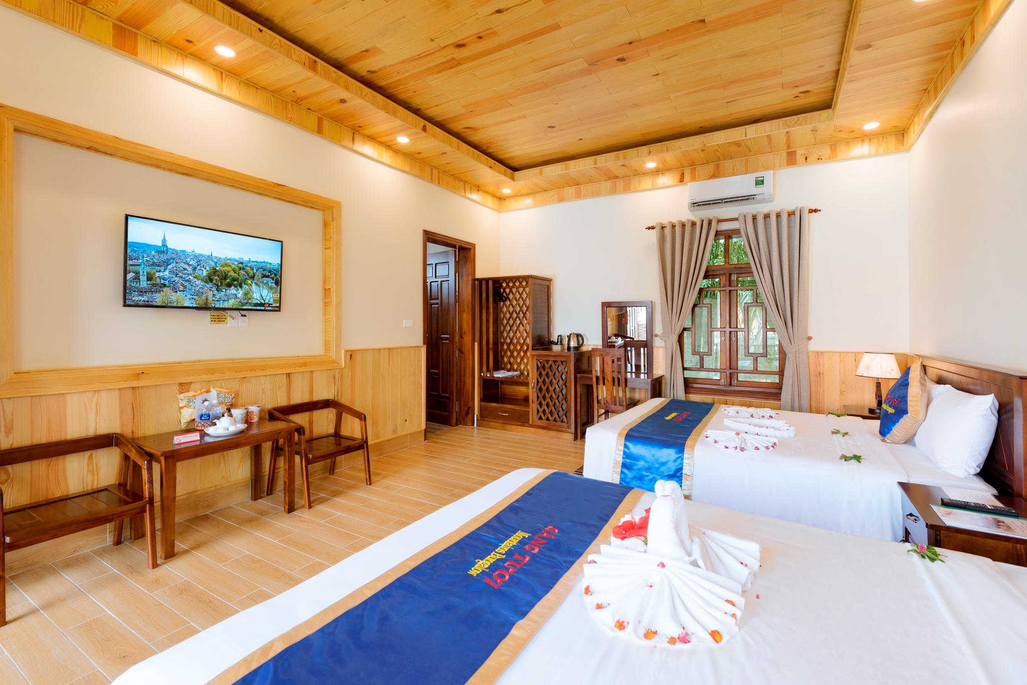 Family Room Deluxe Queen Bed