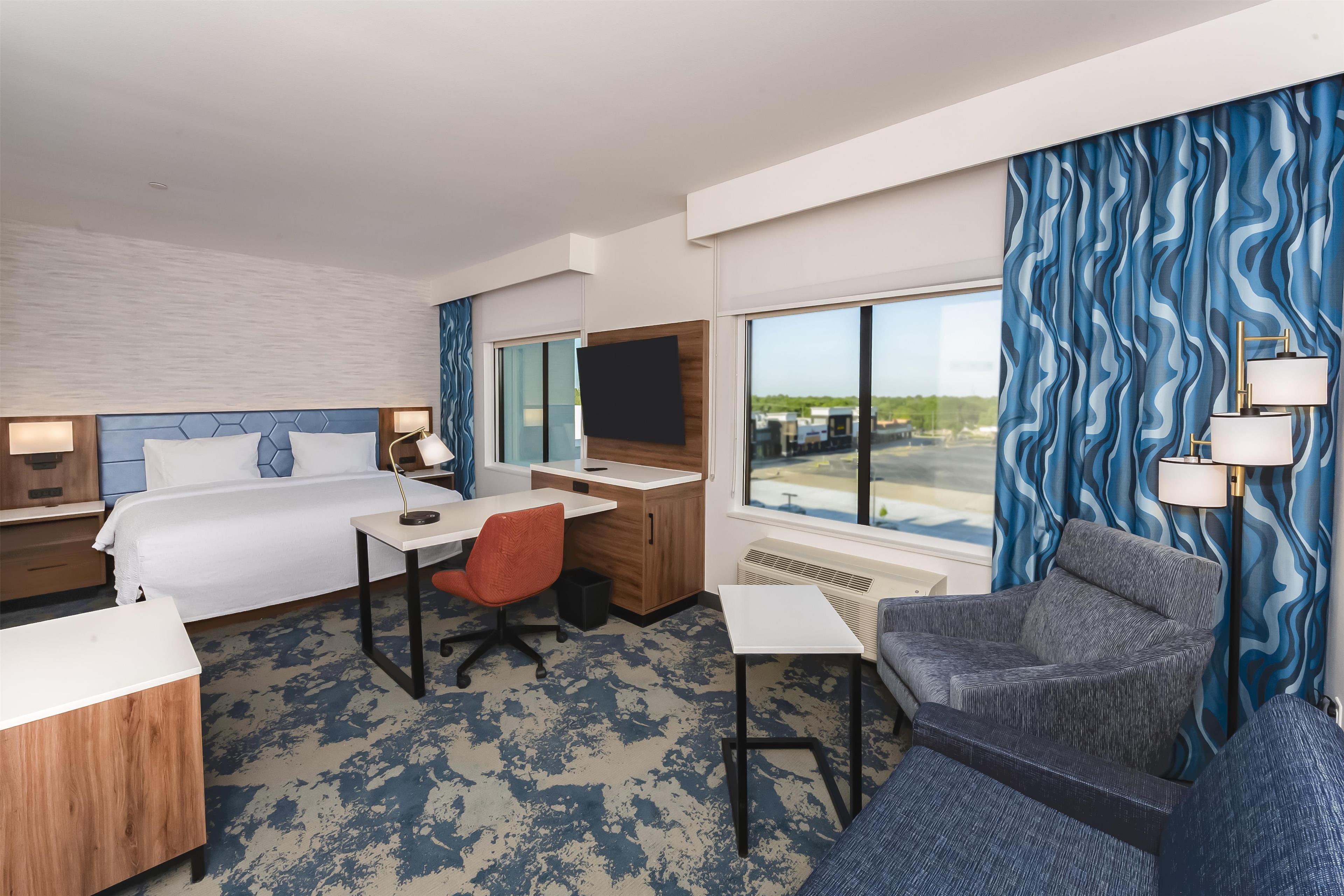 Studio Accessible King Size Bed