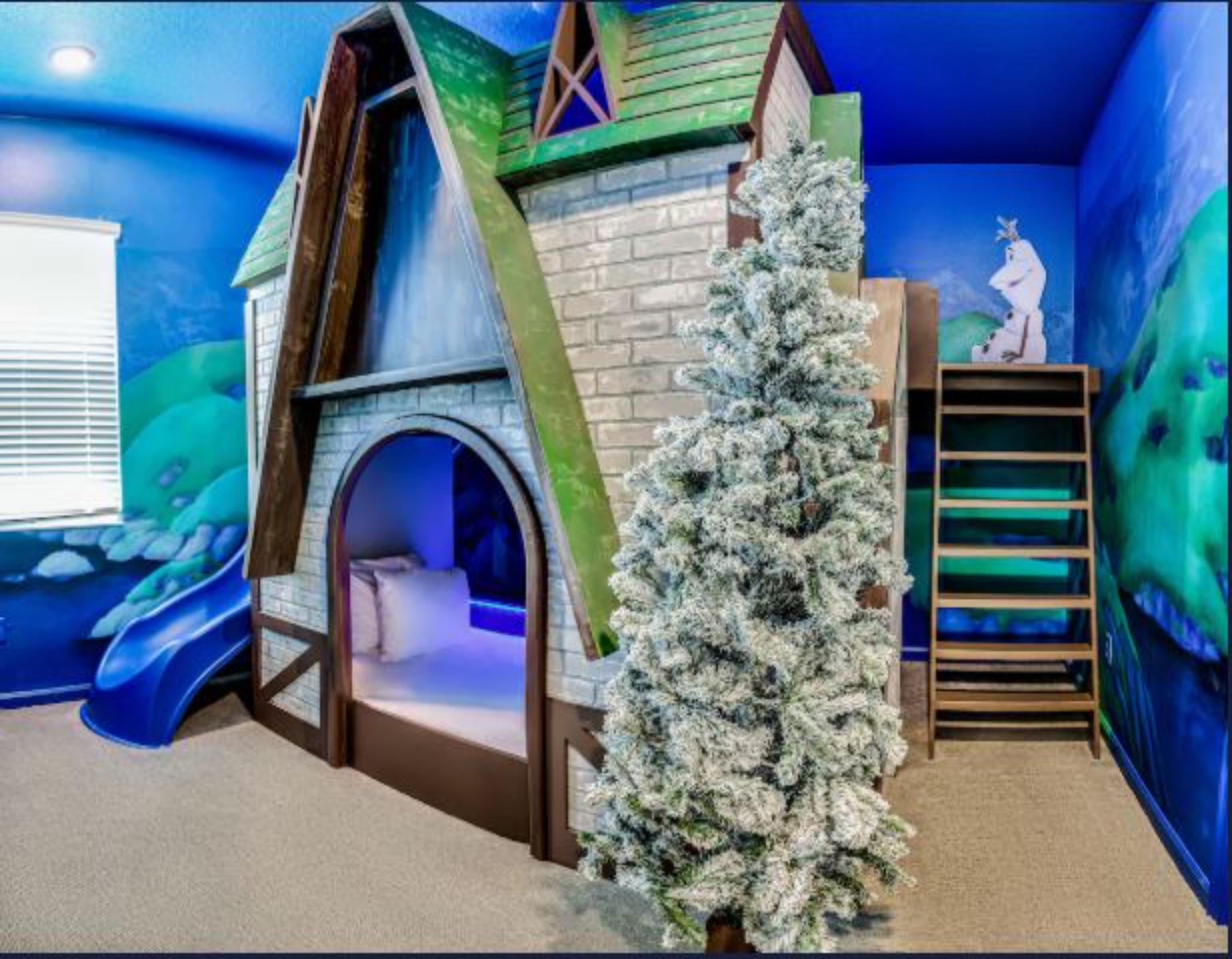 Home Six Bedrooms with Private Pool