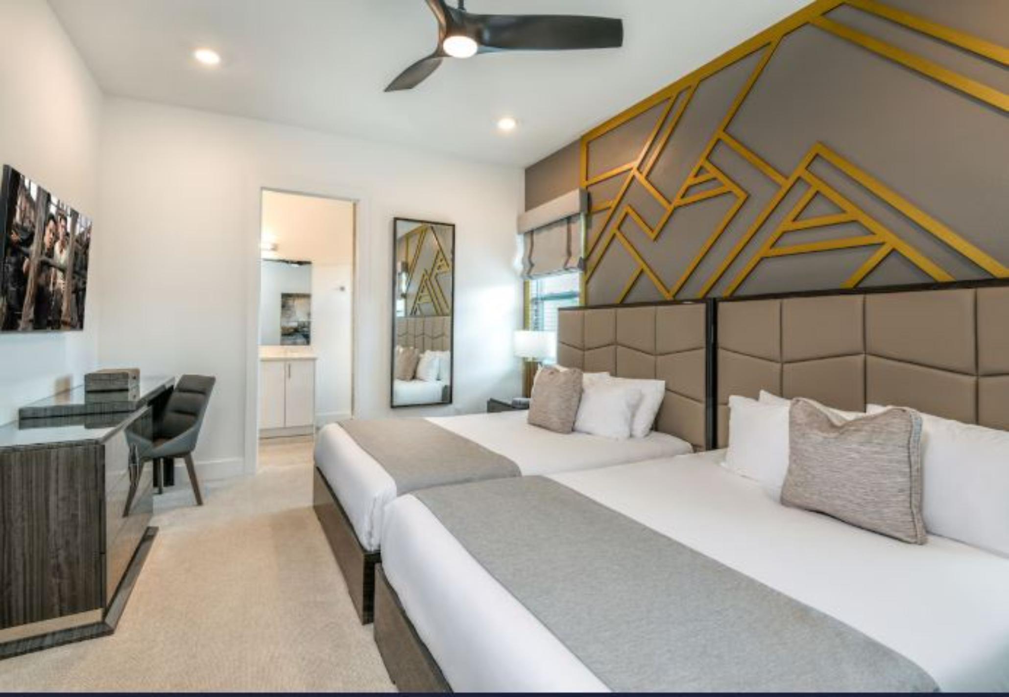 Home Six Bedrooms with Private Pool