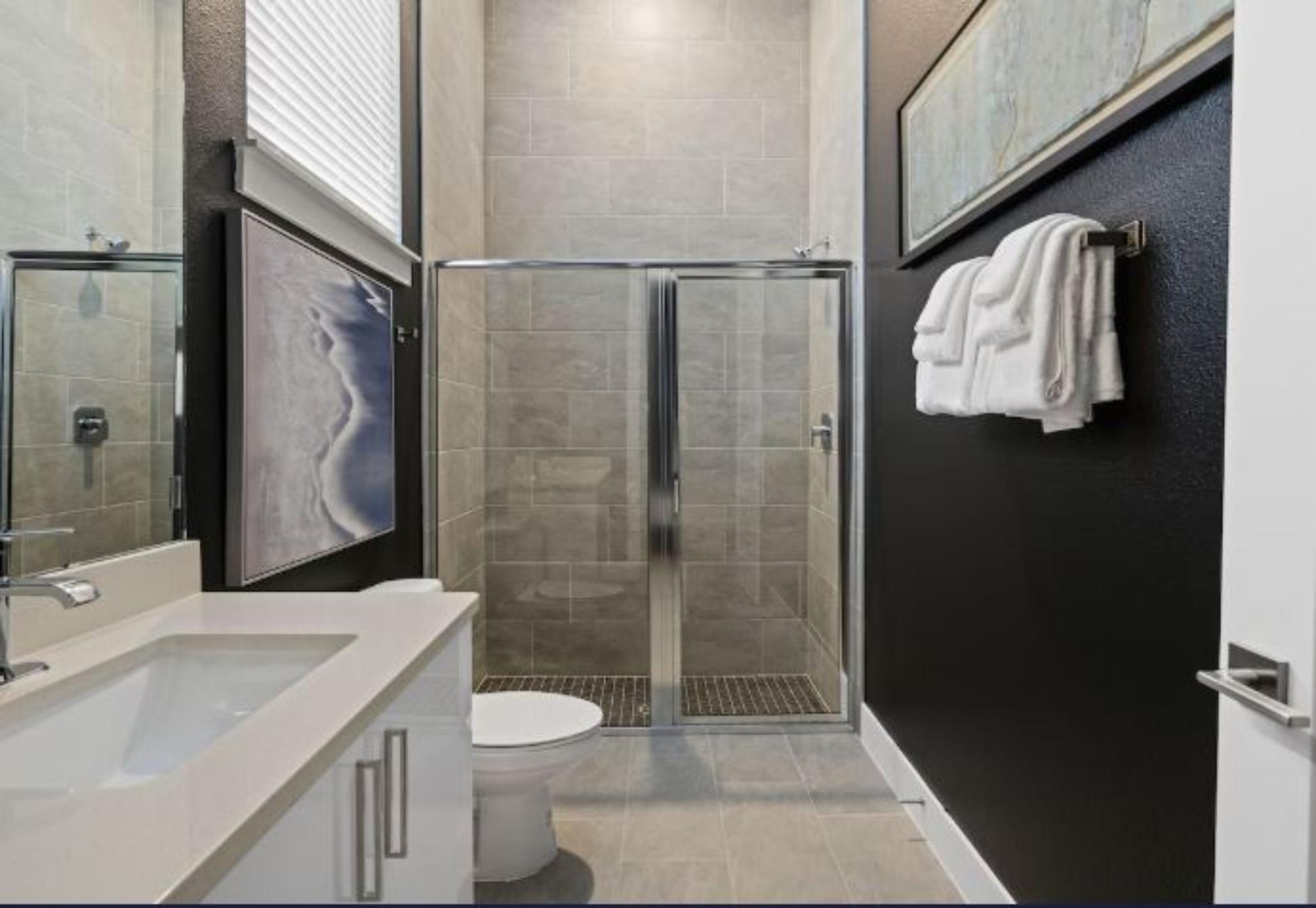 Home Six Bedrooms with Private Pool