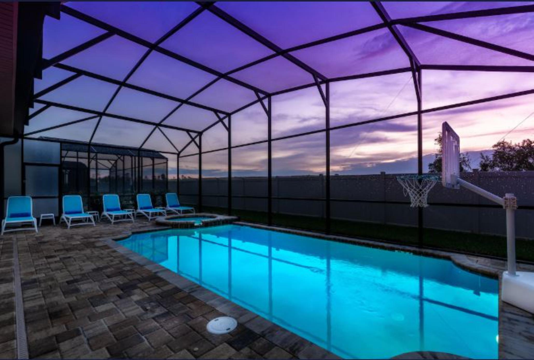 Home Nine Bedrooms with More Than Three Bathrooms