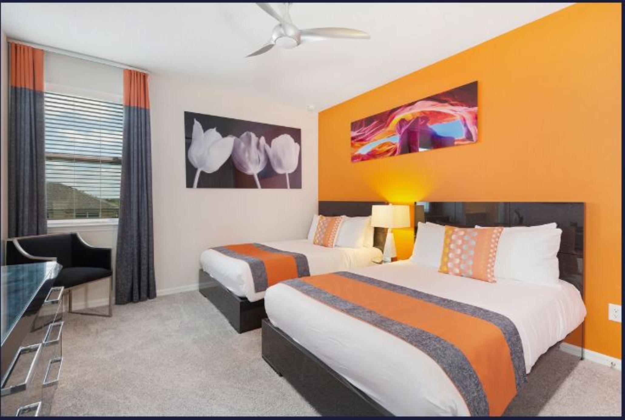 Home Eight Bedrooms with Private Pool