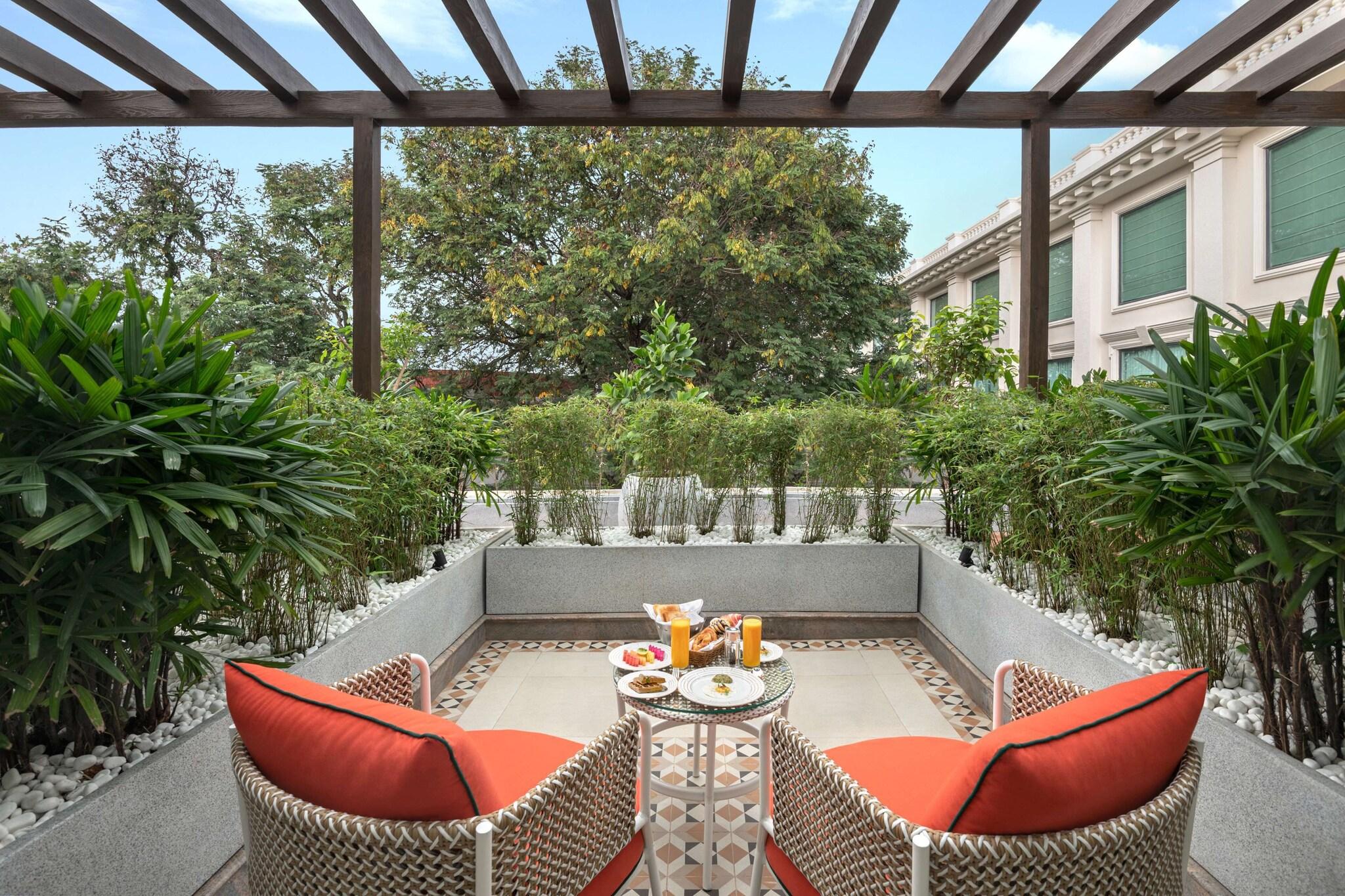 Double Business King Bed