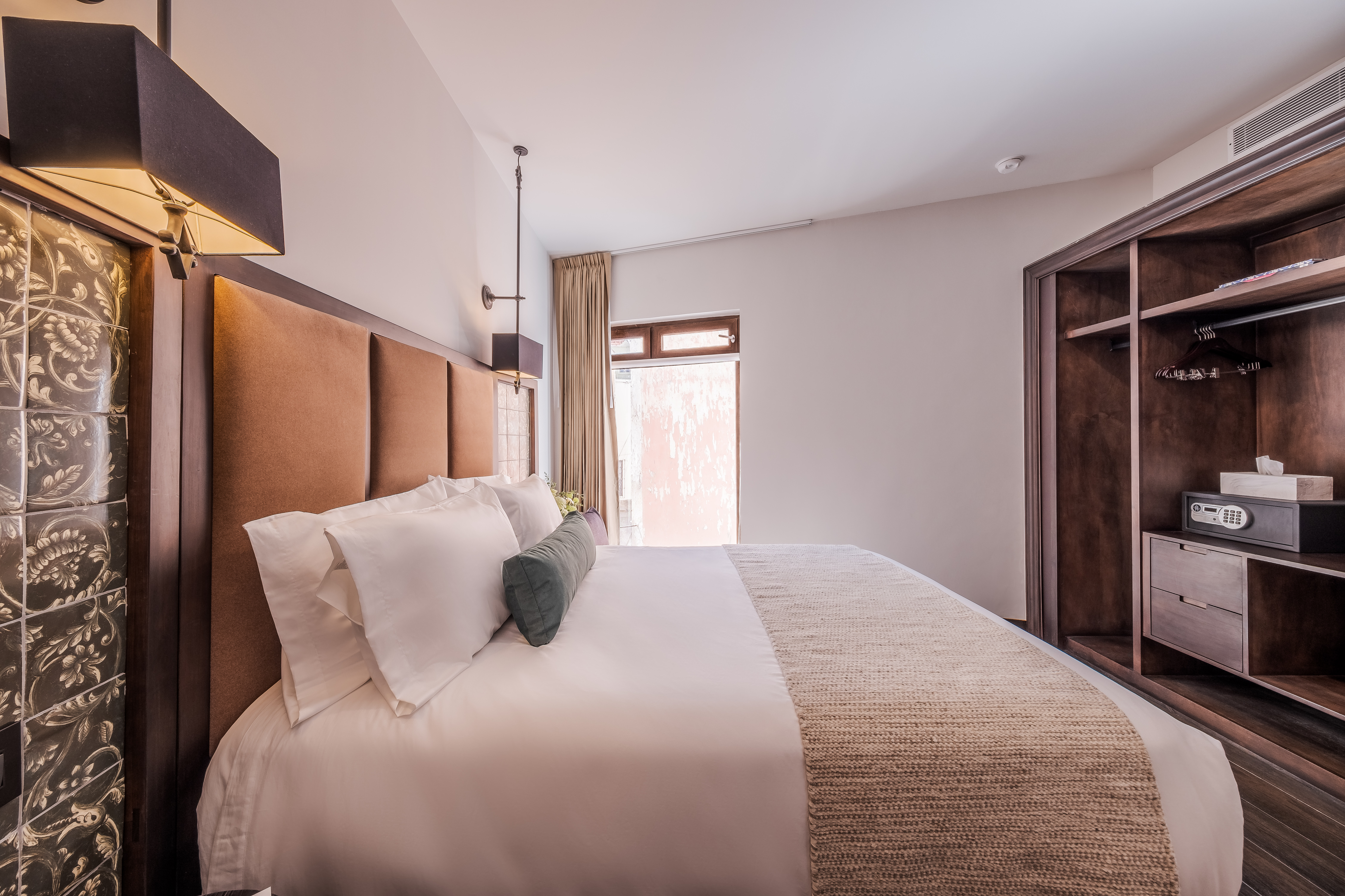 Studio Queen Size Bed