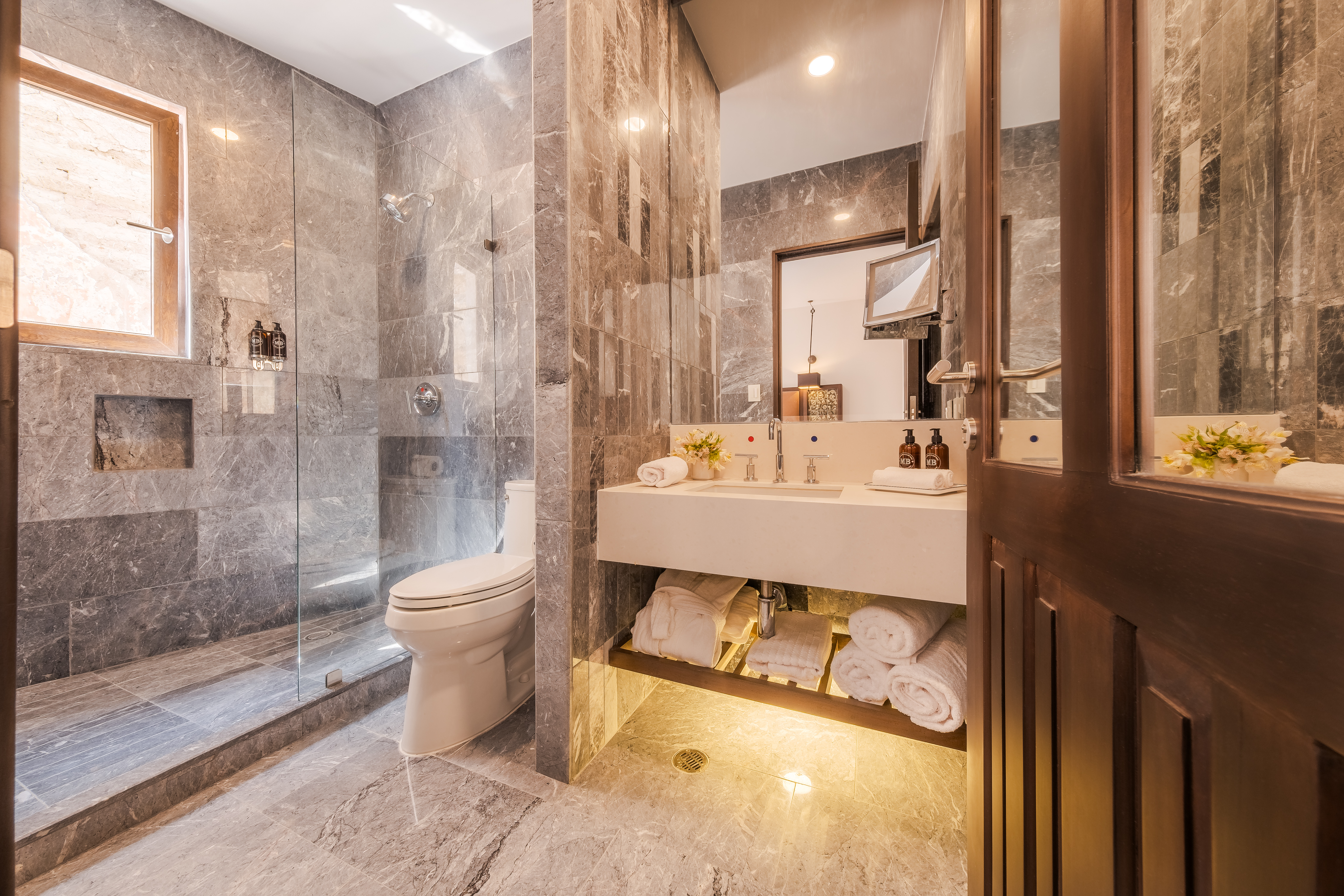 Studio Queen Size Bed