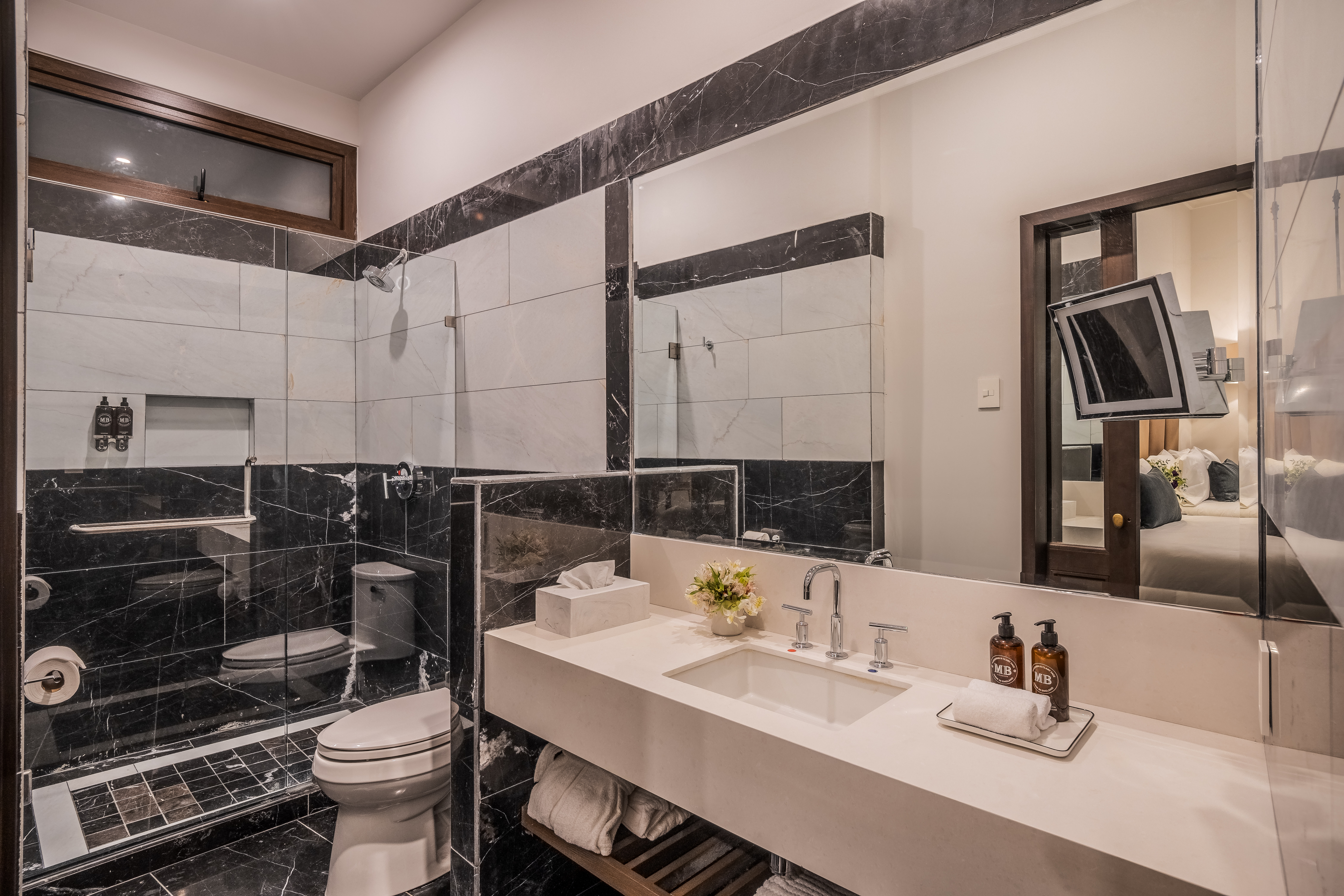 Studio Two Queen Beds