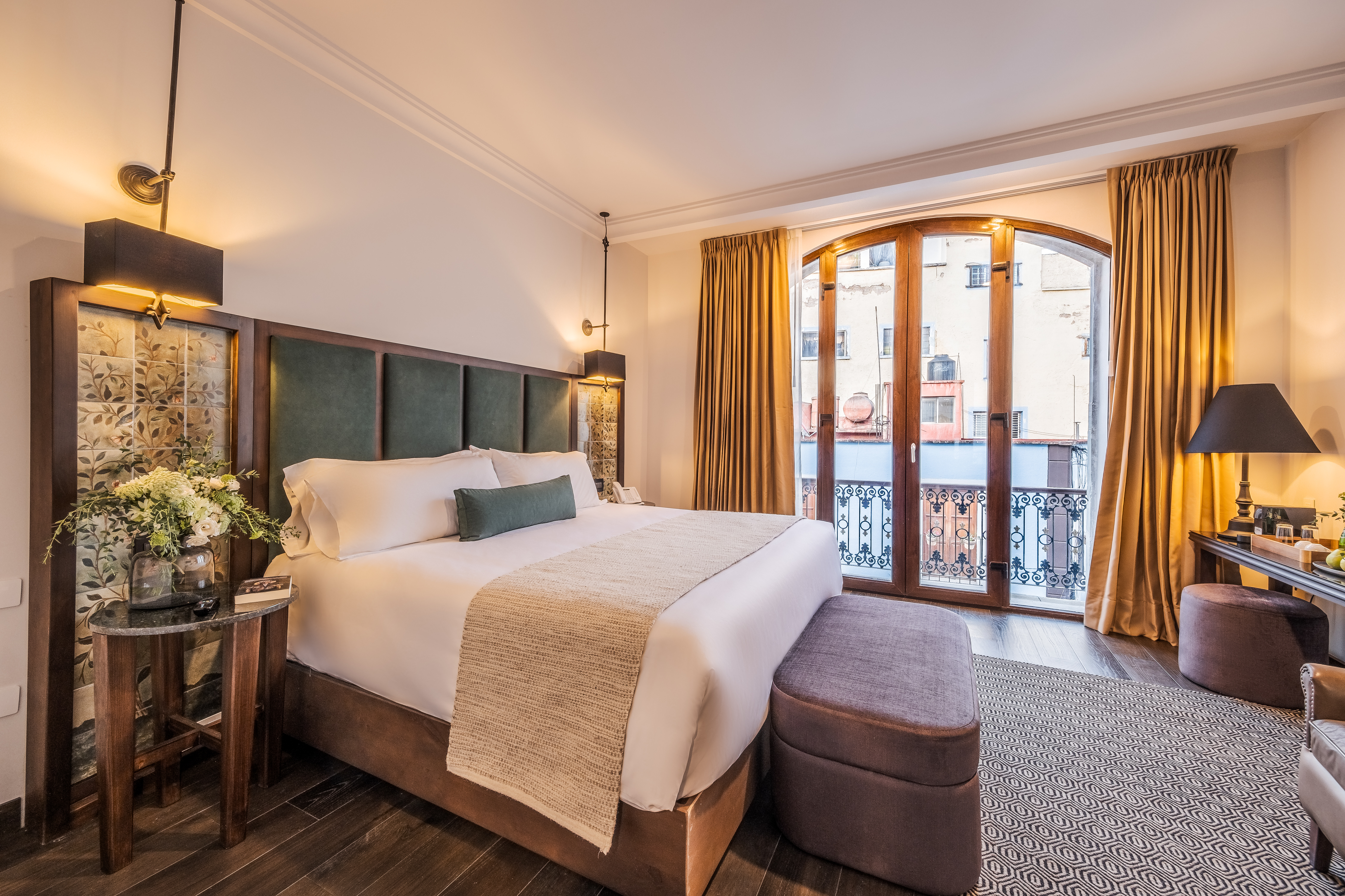 Double King Bed One Bedroom 