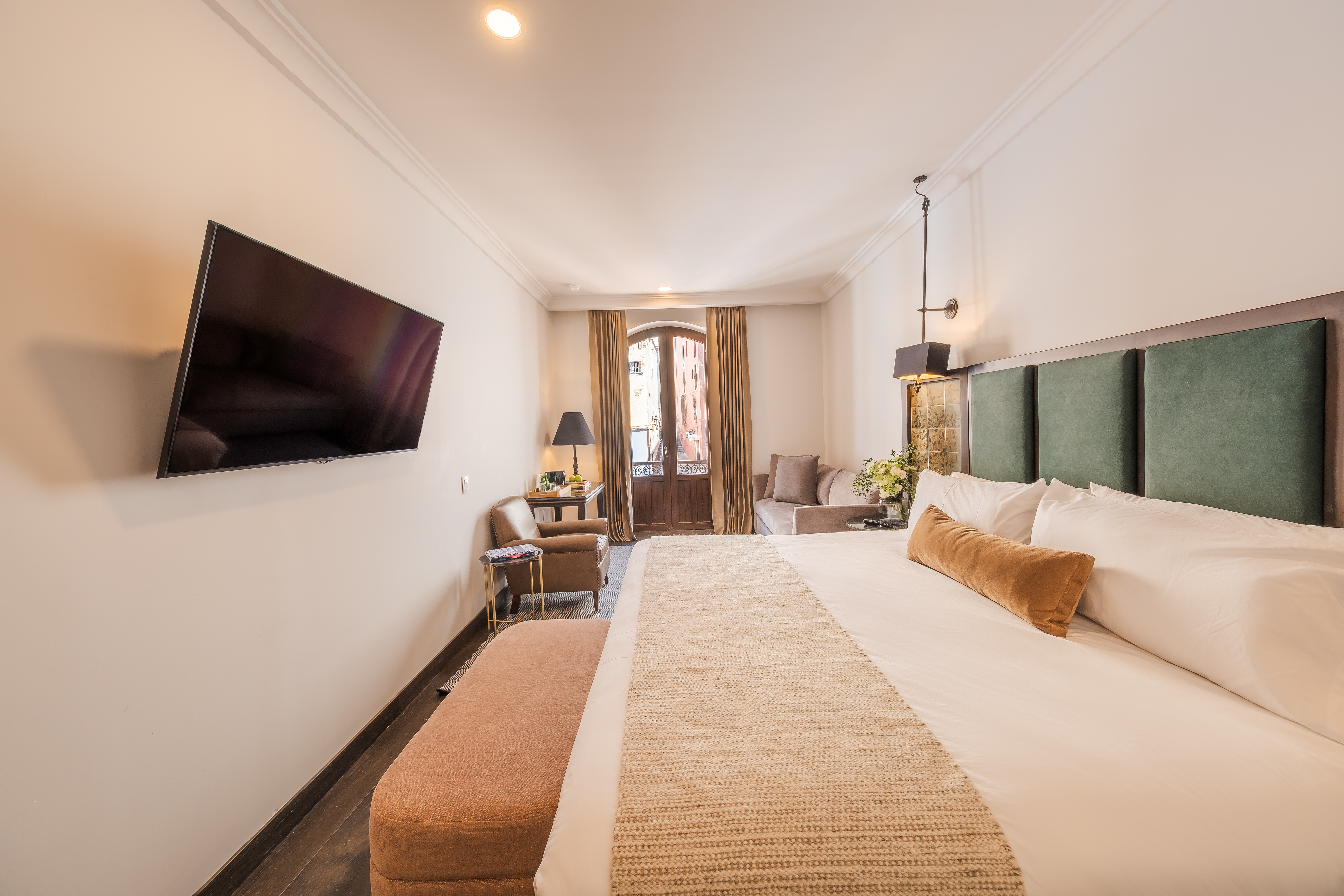 Double King Bed One Bedroom 