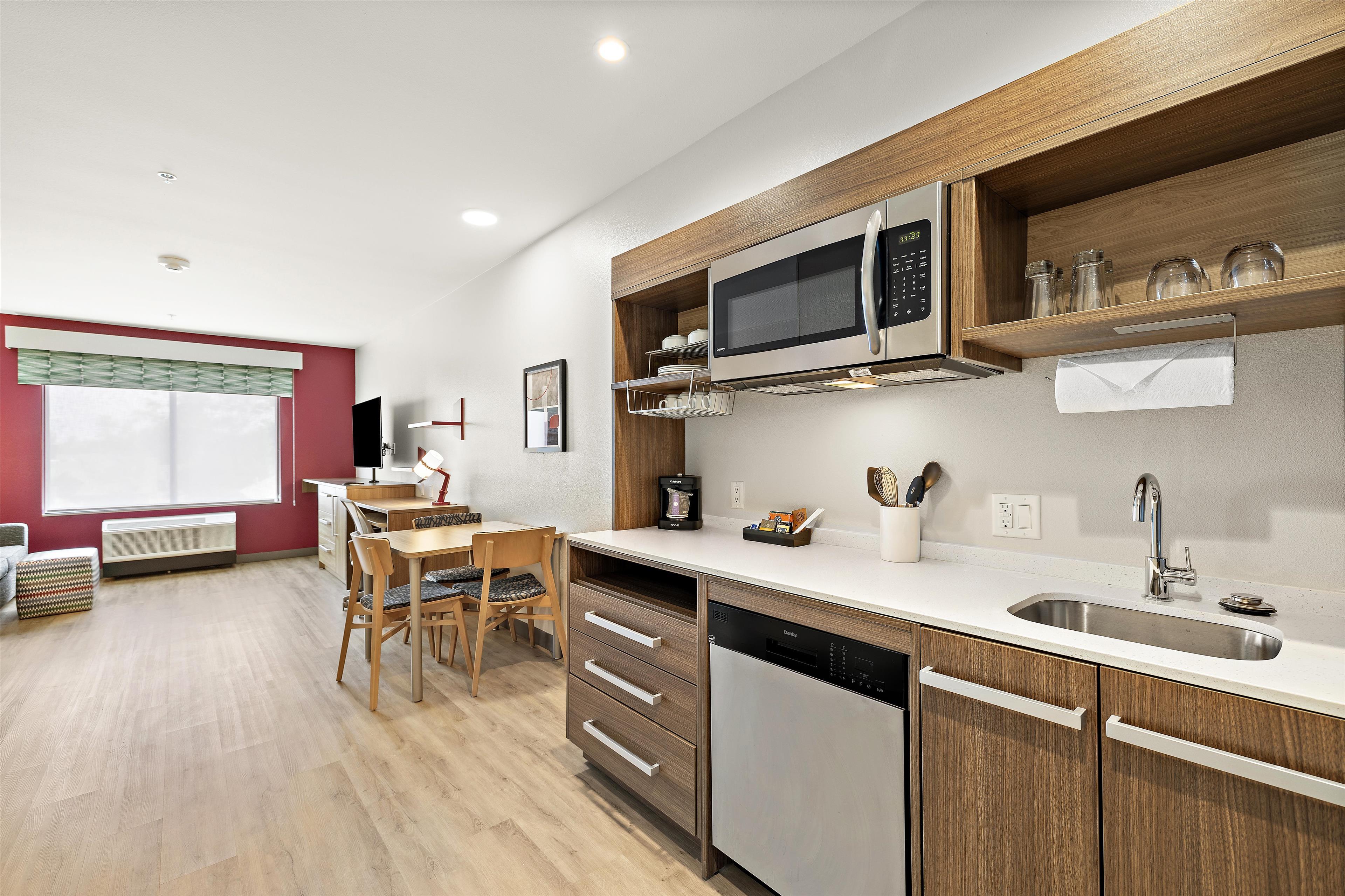 Suite Accessible King Size Bed