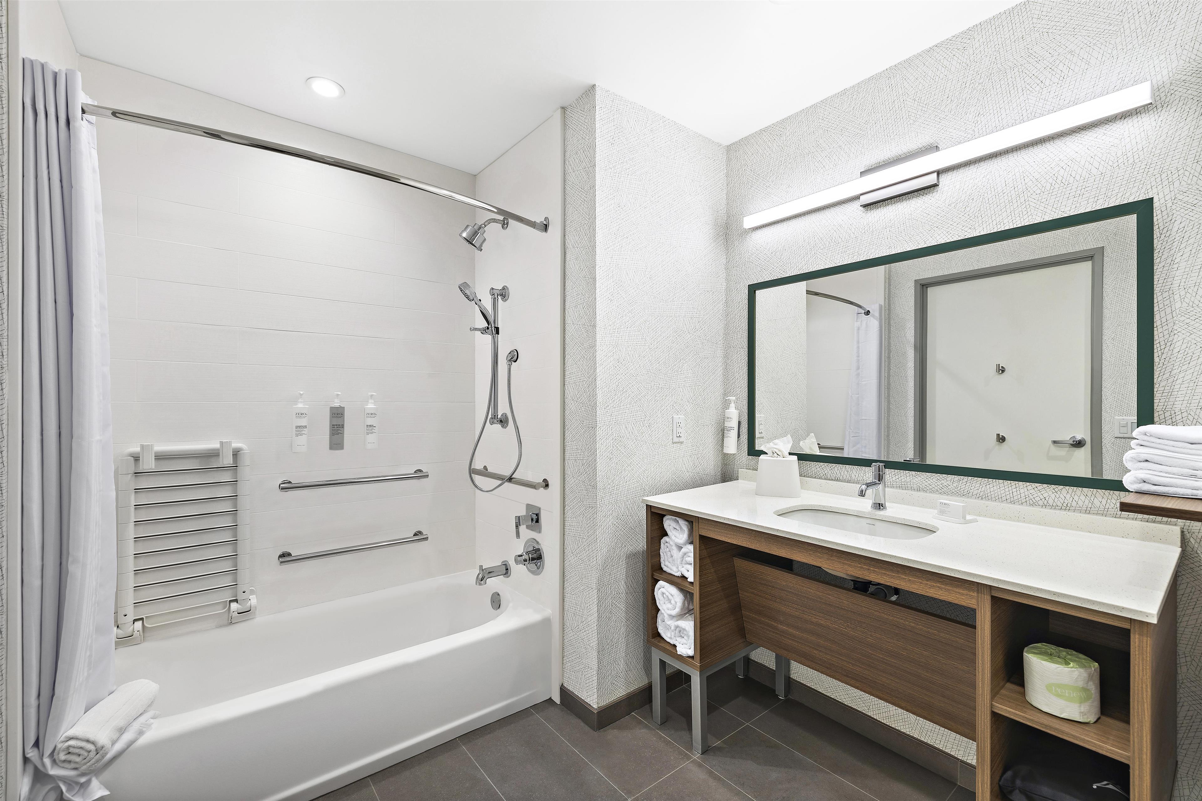 Suite Accessible King Size Bed