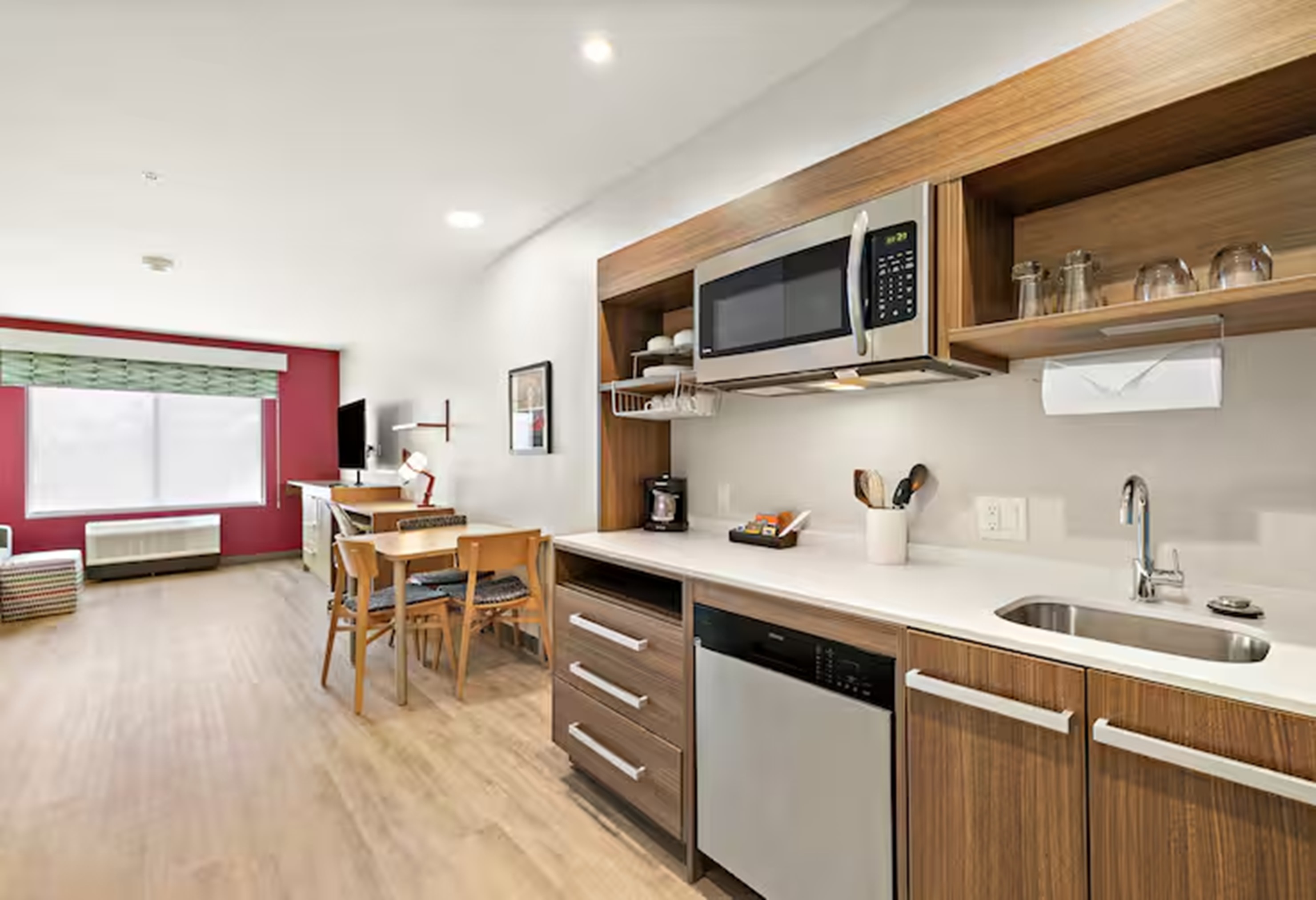 Suite Accessible King Size Bed