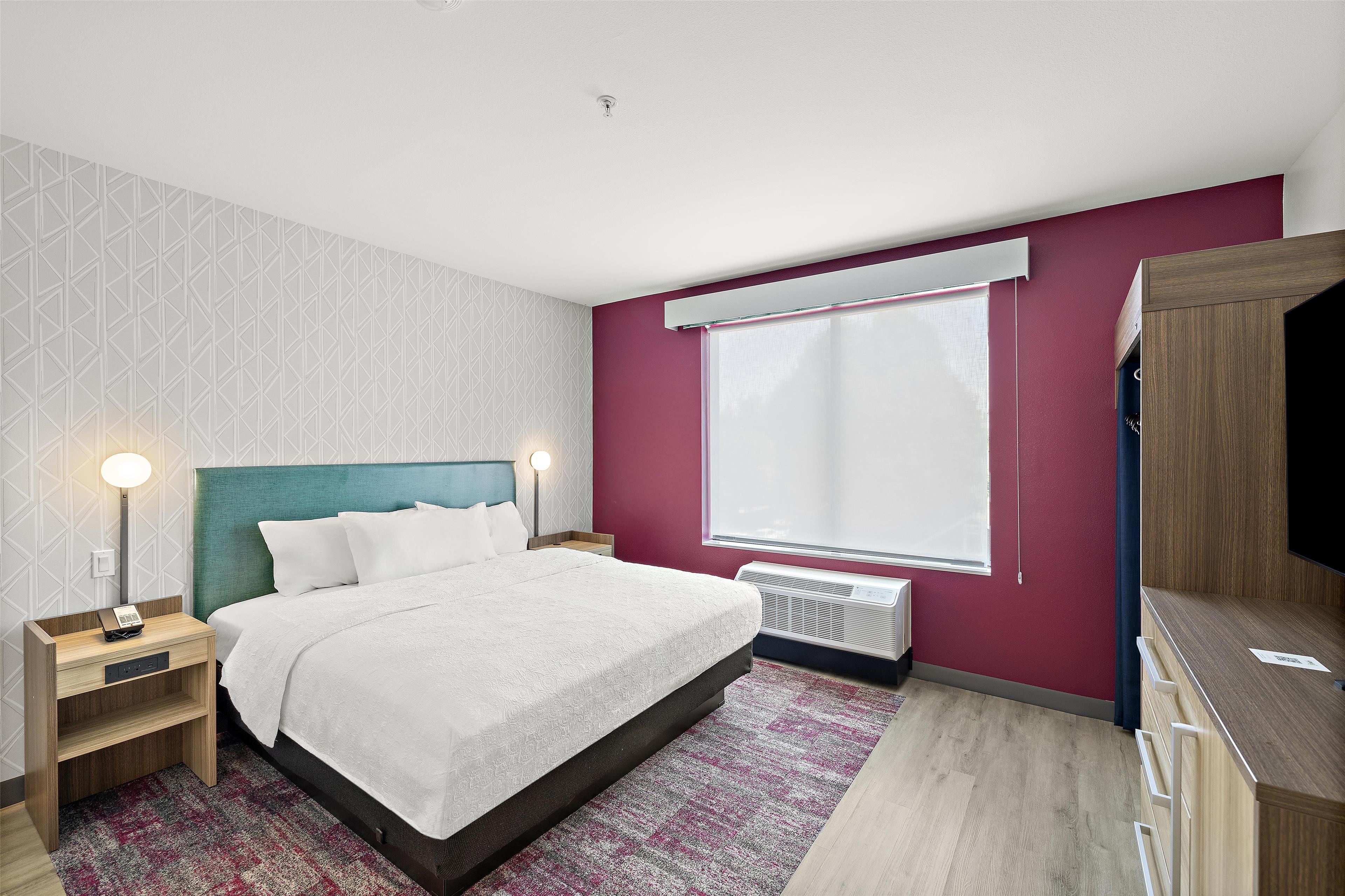 Studio Accessible King Size Bed