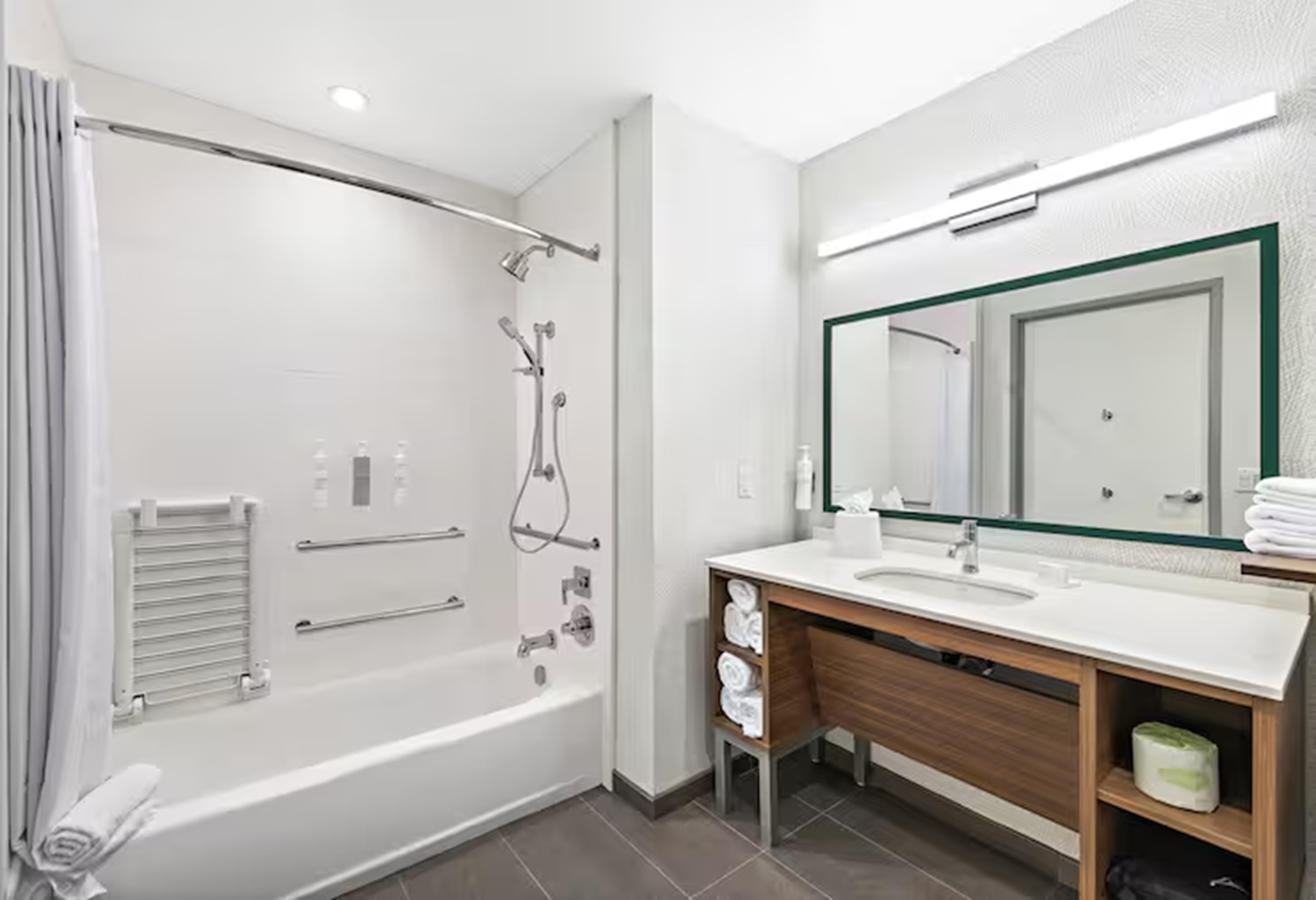 Studio Accessible-two Queen Beds