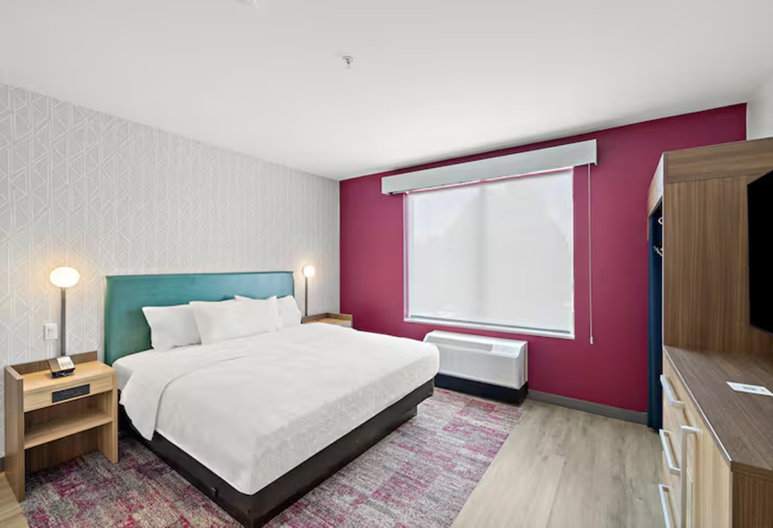 Studio Accessible King Size Bed