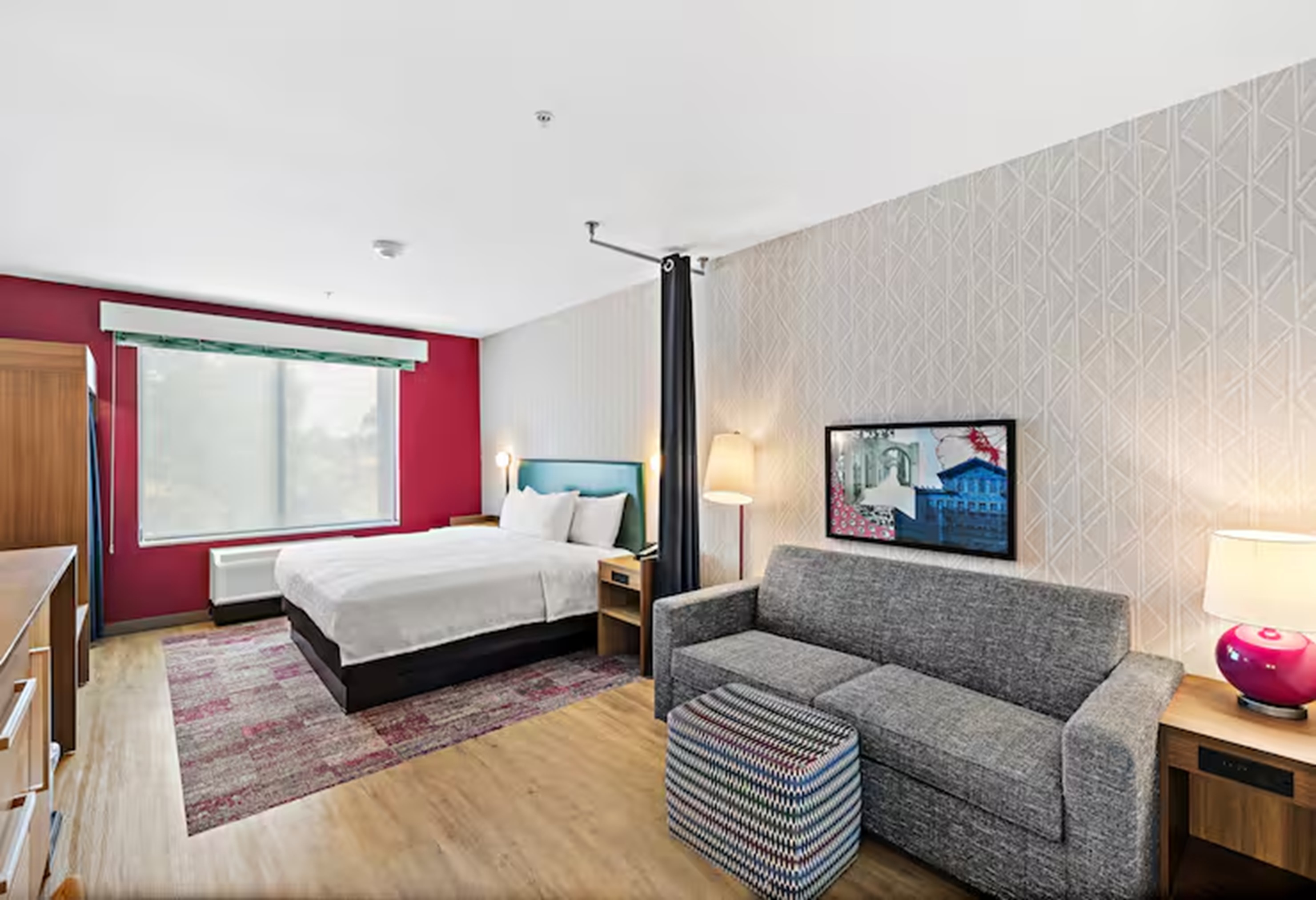 Studio Accessible King Size Bed