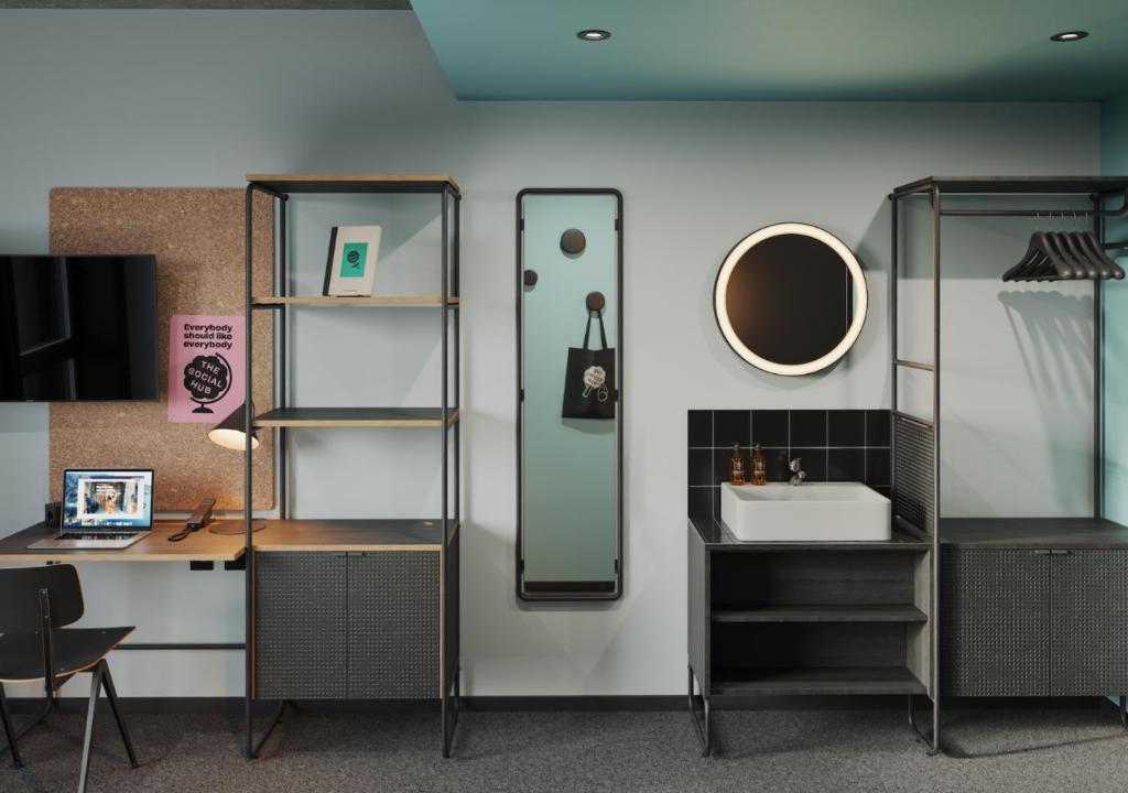 Double Deluxe Queen Bed