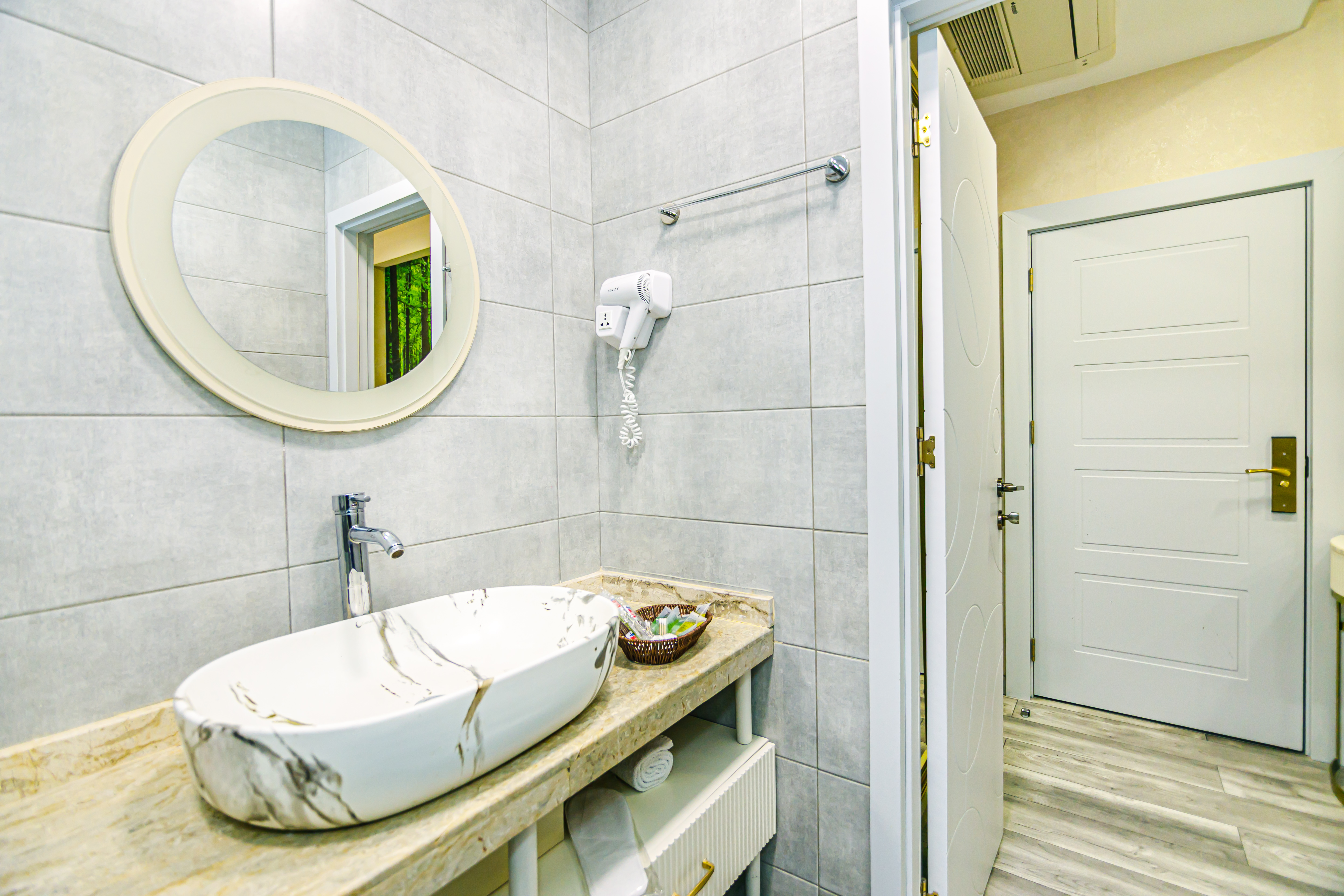 Double Accessible-queen Size Bed