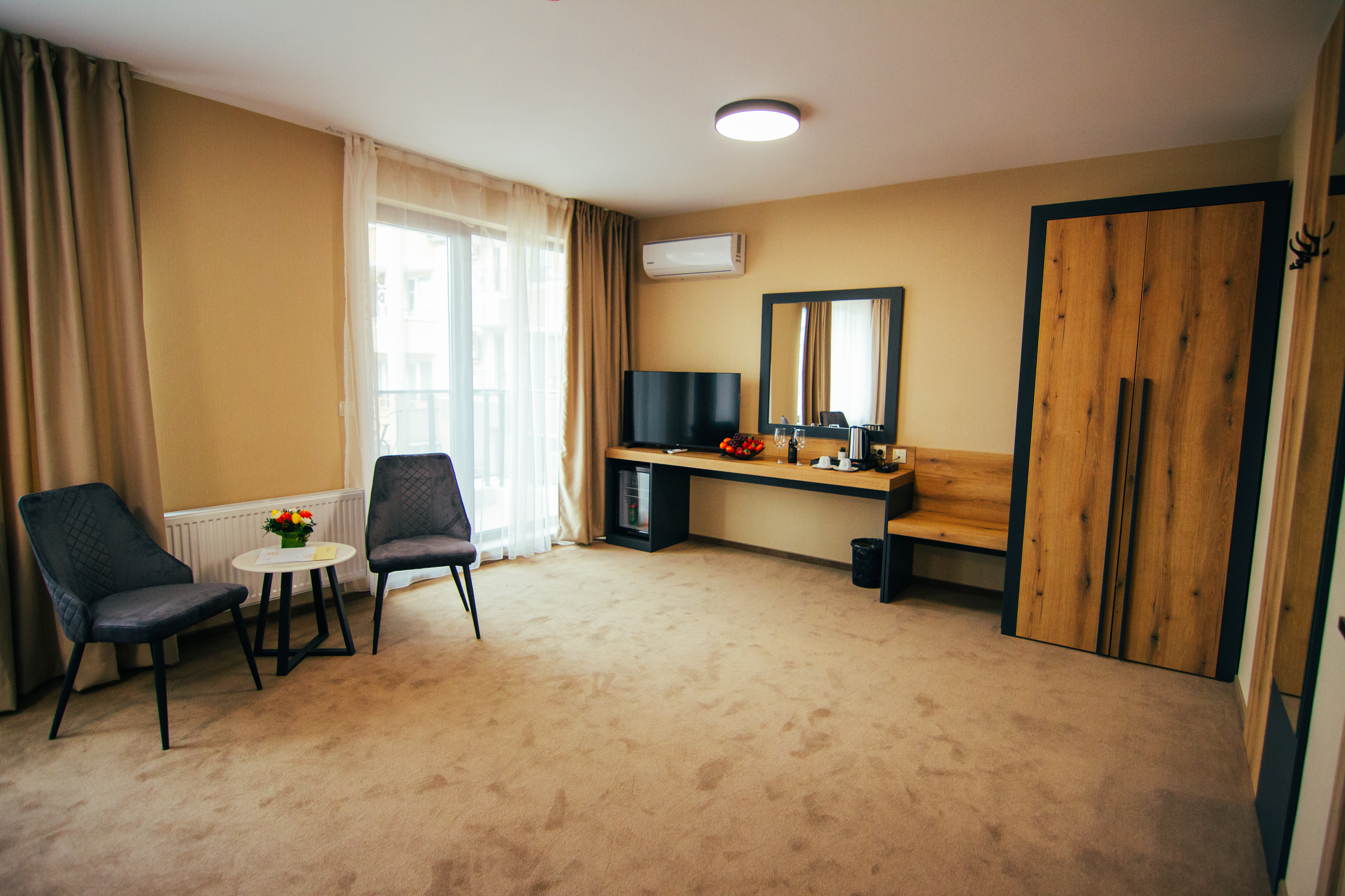 Double King Bed with Jacuzzi