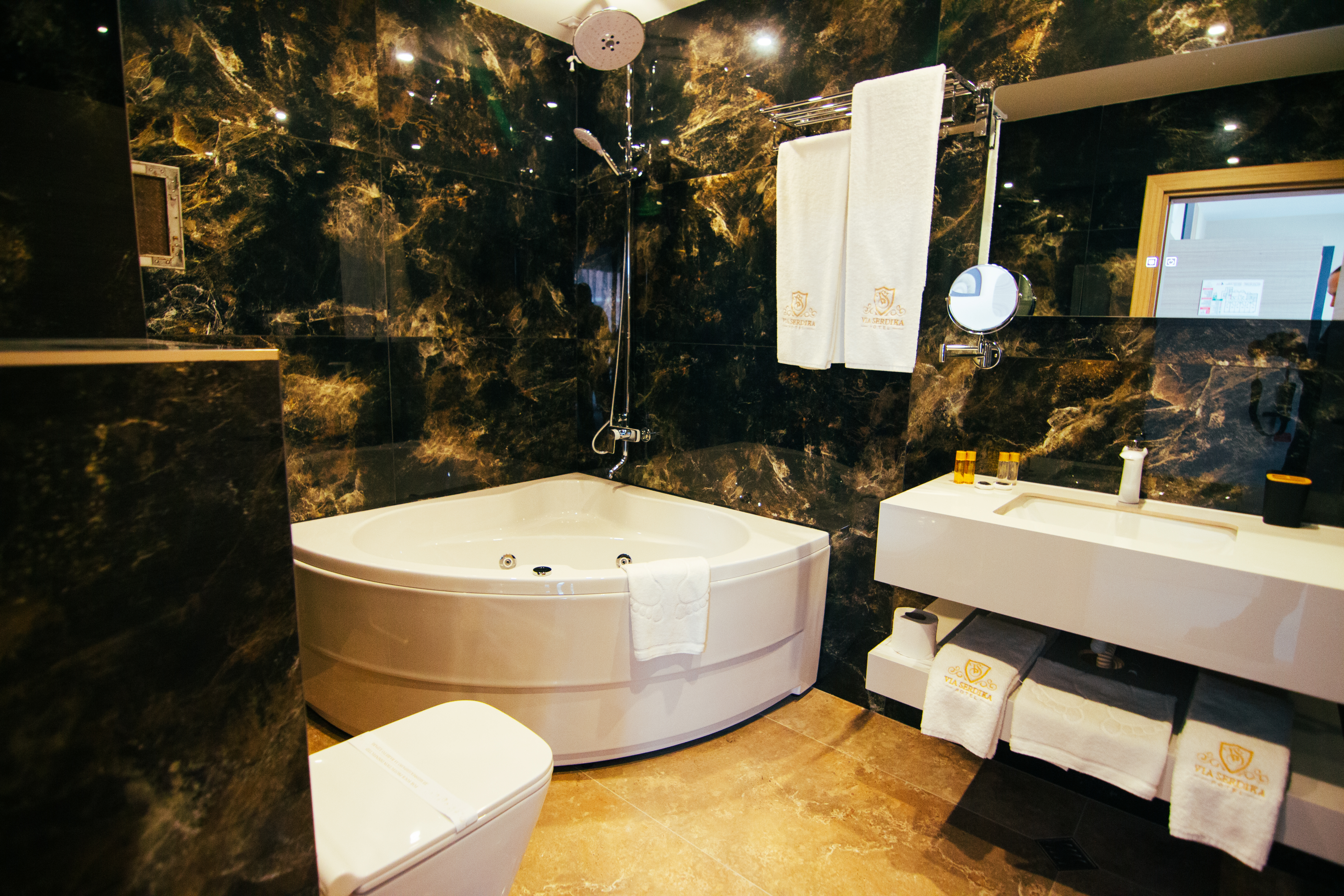 Double King Bed with Jacuzzi