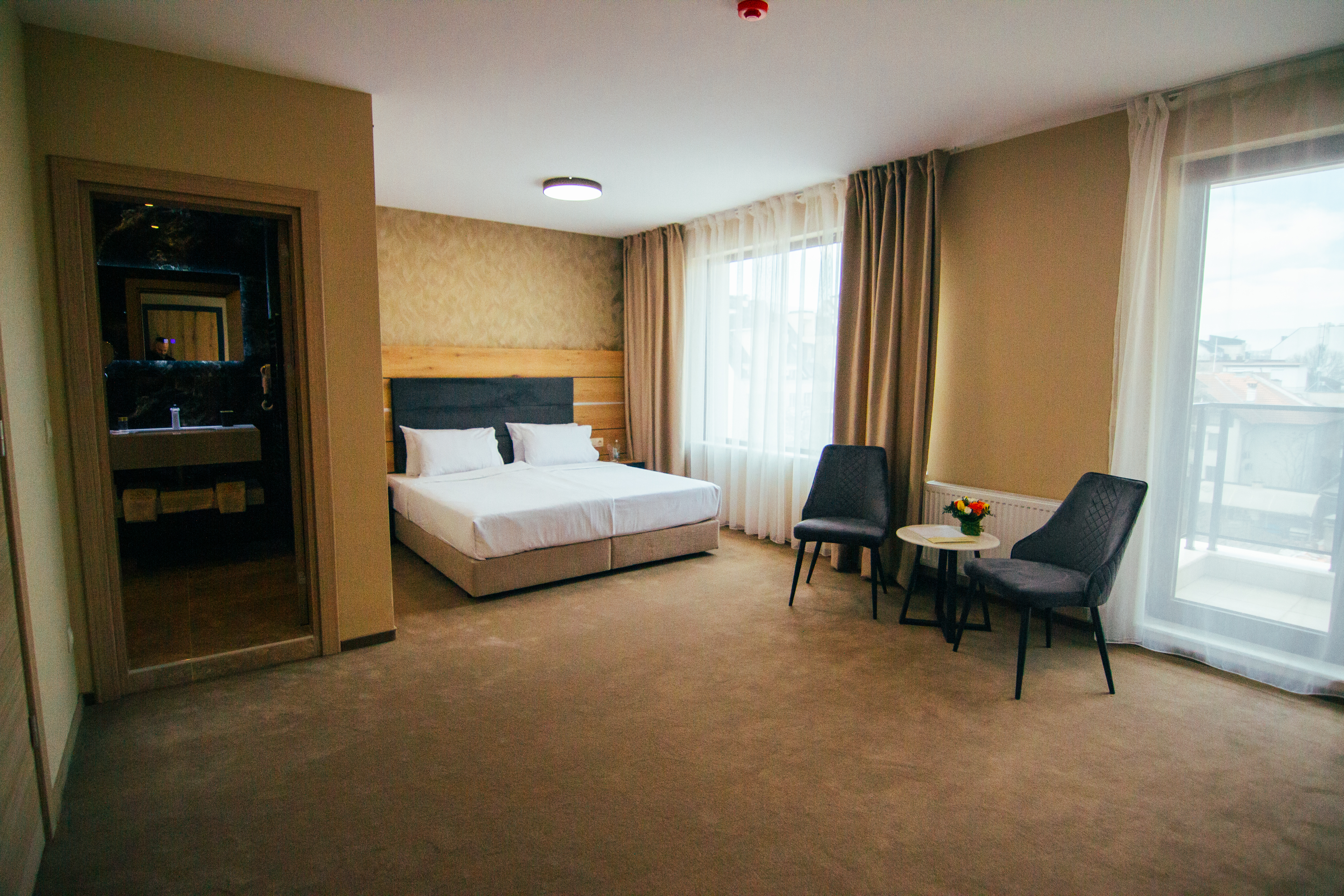 Double King Bed with Jacuzzi