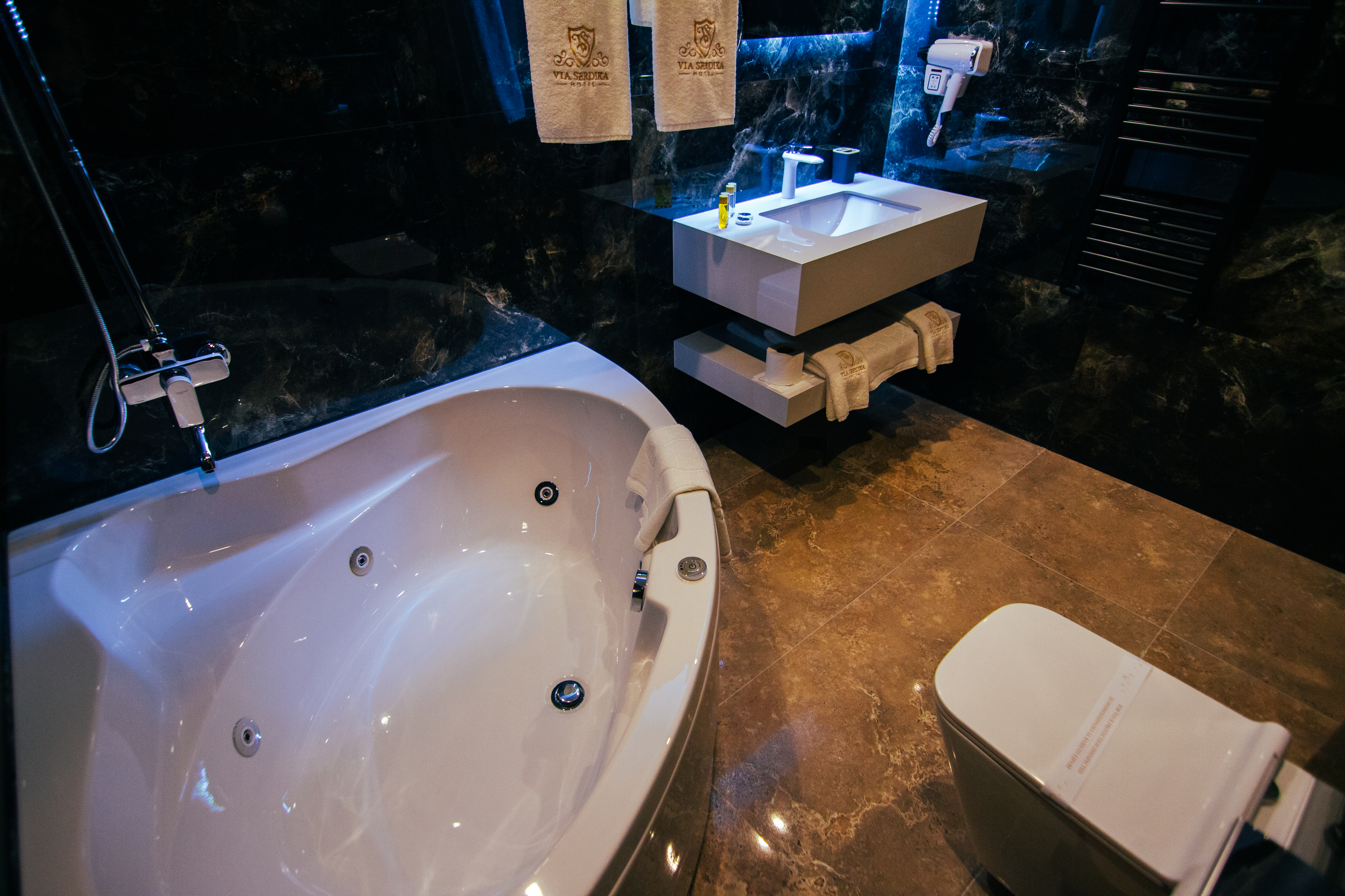 Double King Bed with Jacuzzi