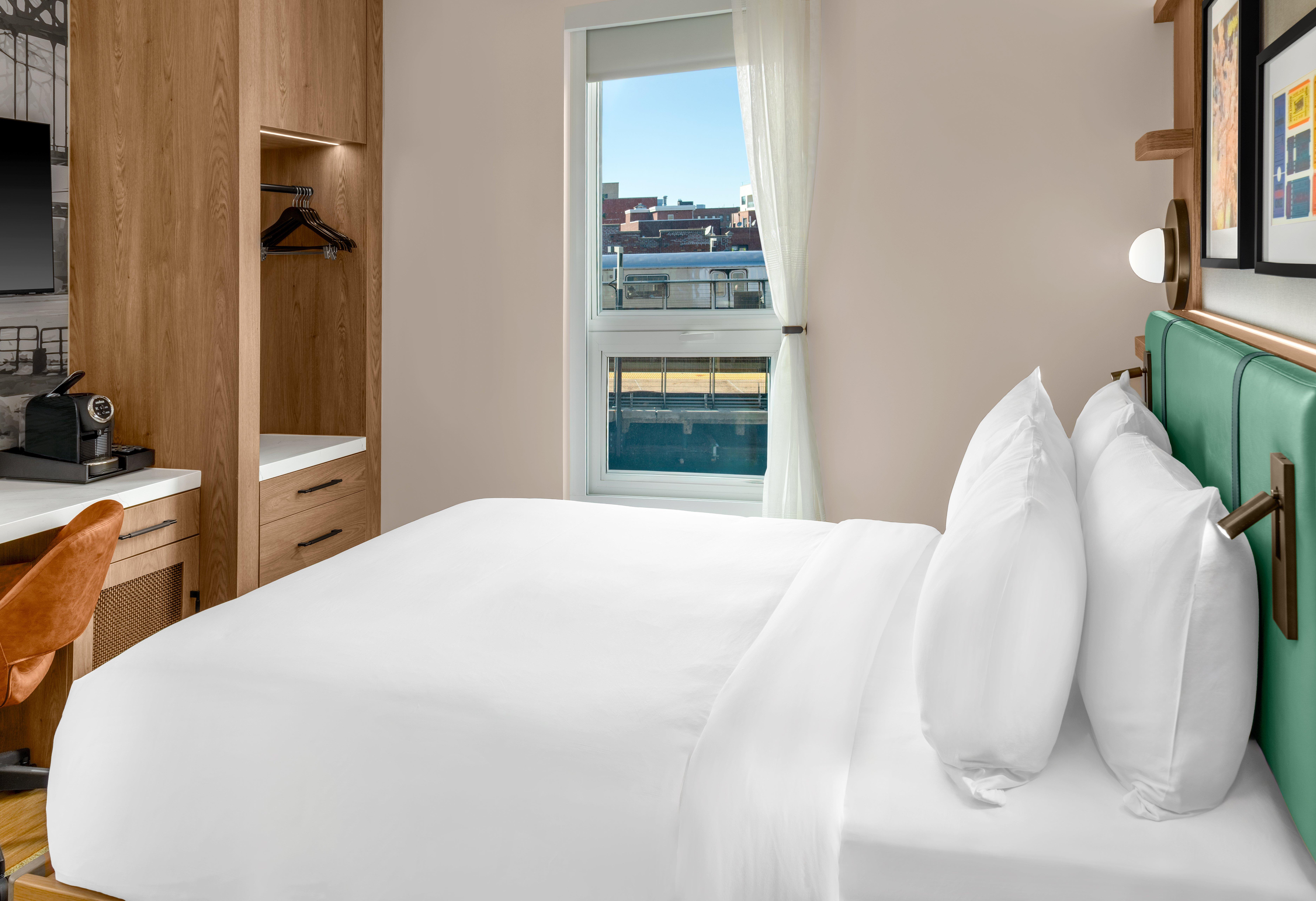 Double City View Queen Bed