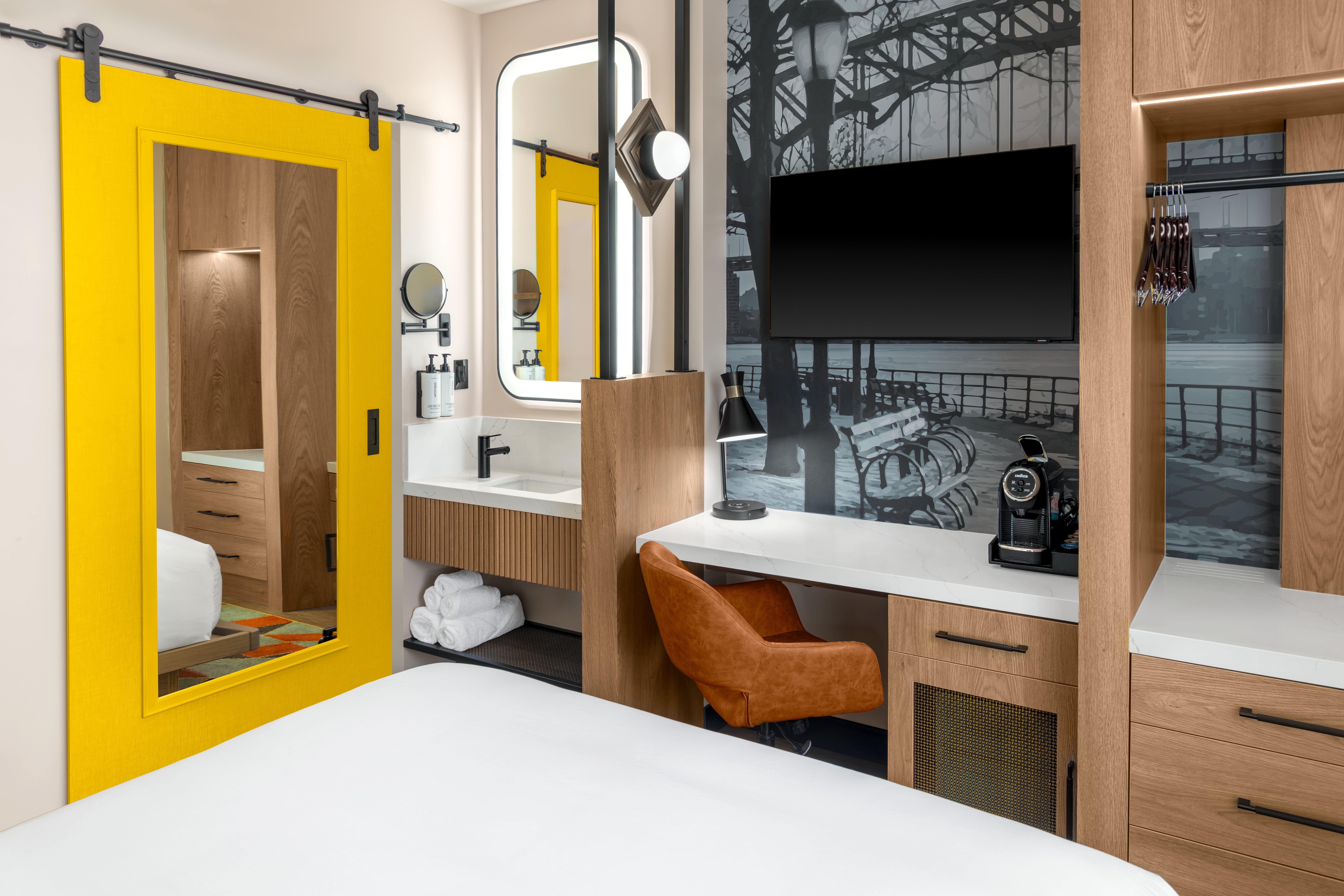 Double City View Queen Bed