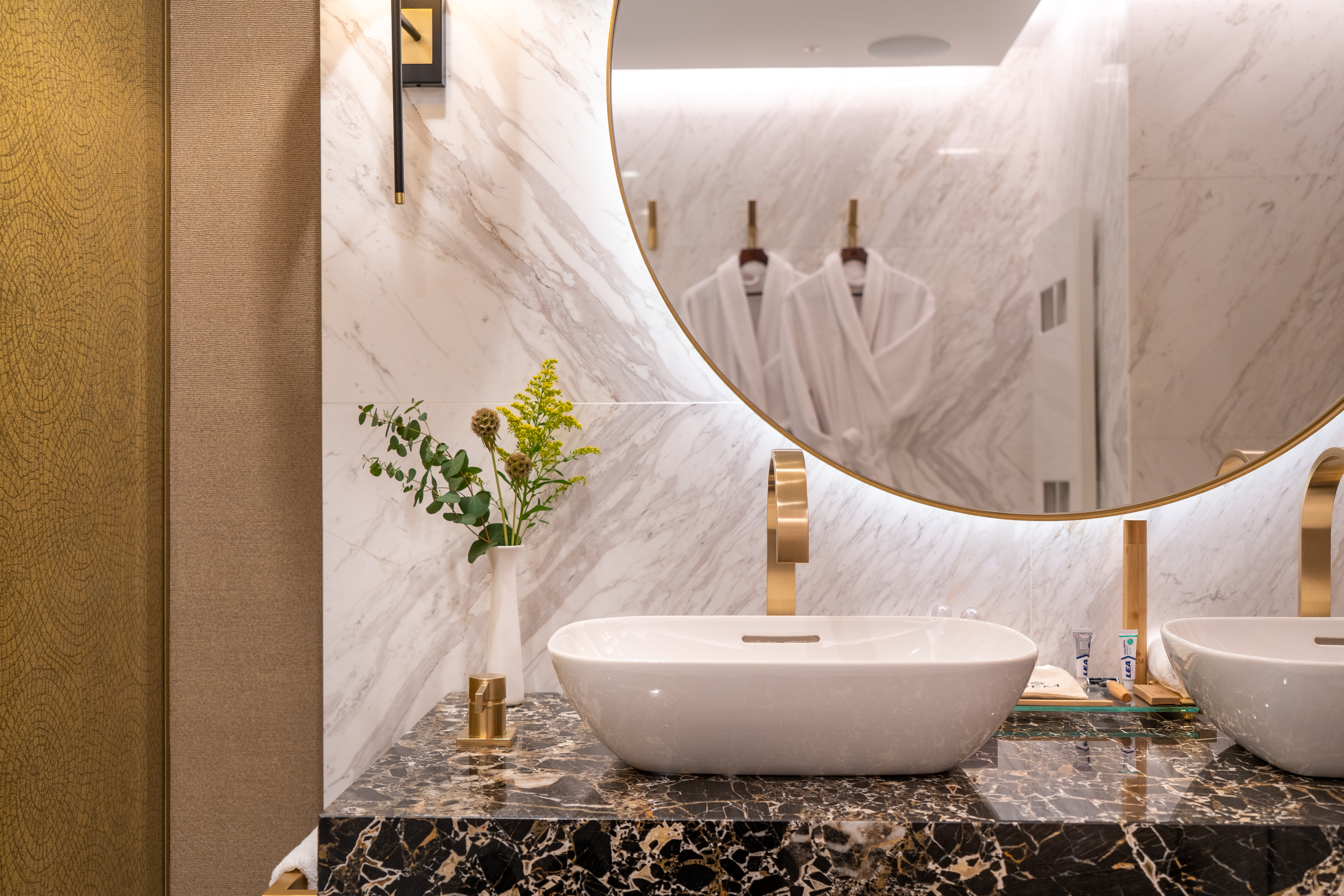 Double or Twin Deluxe King Bed