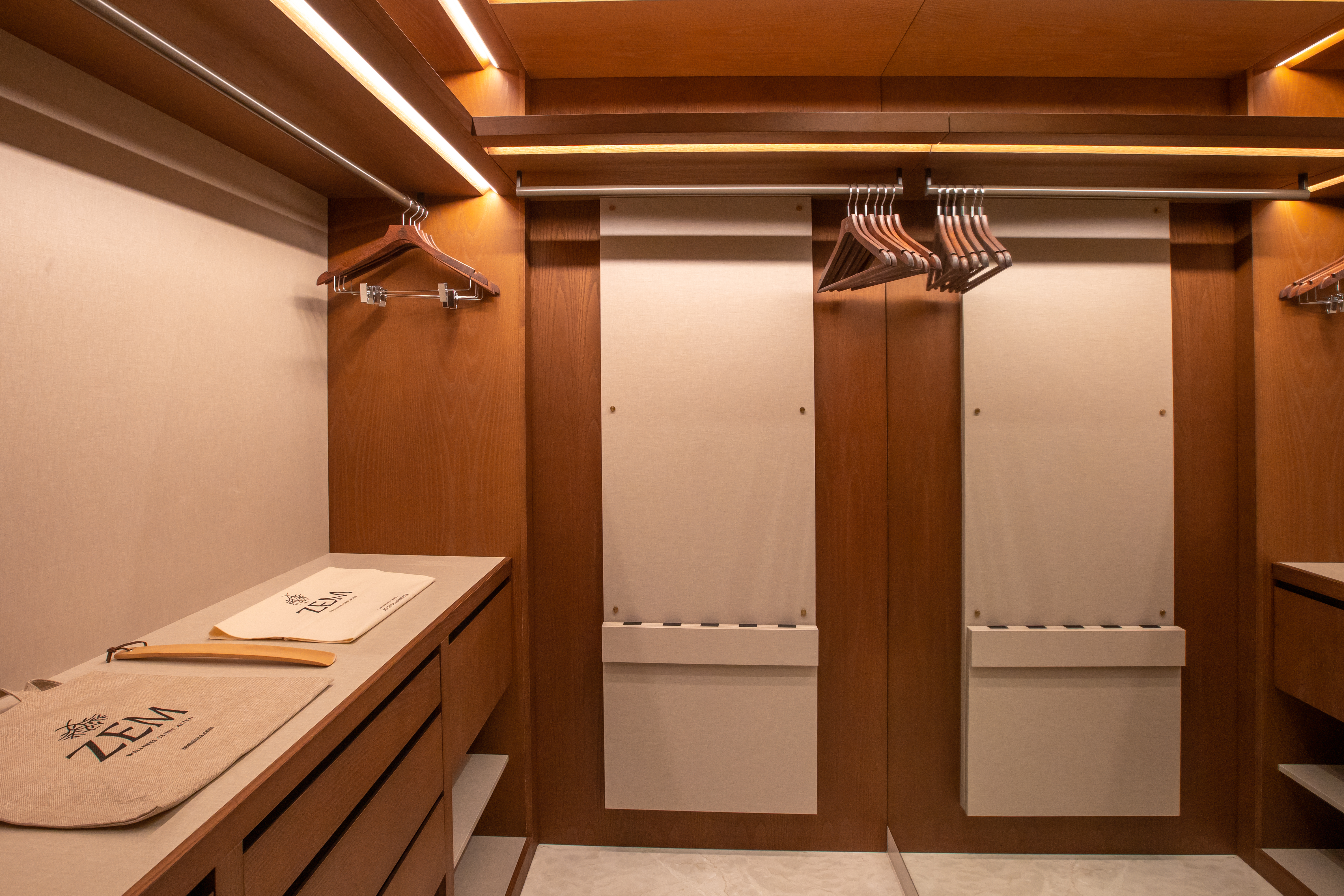 Double or Twin Deluxe King Bed