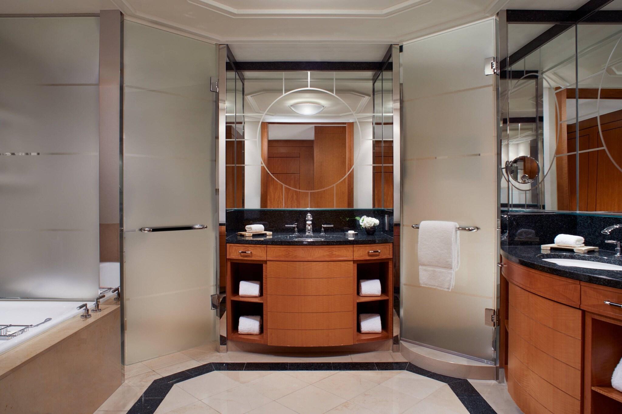Suite King Size Bed