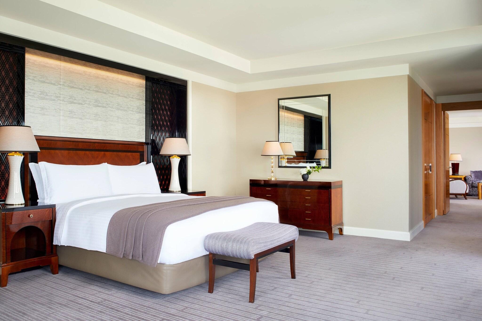 Suite King Size Bed