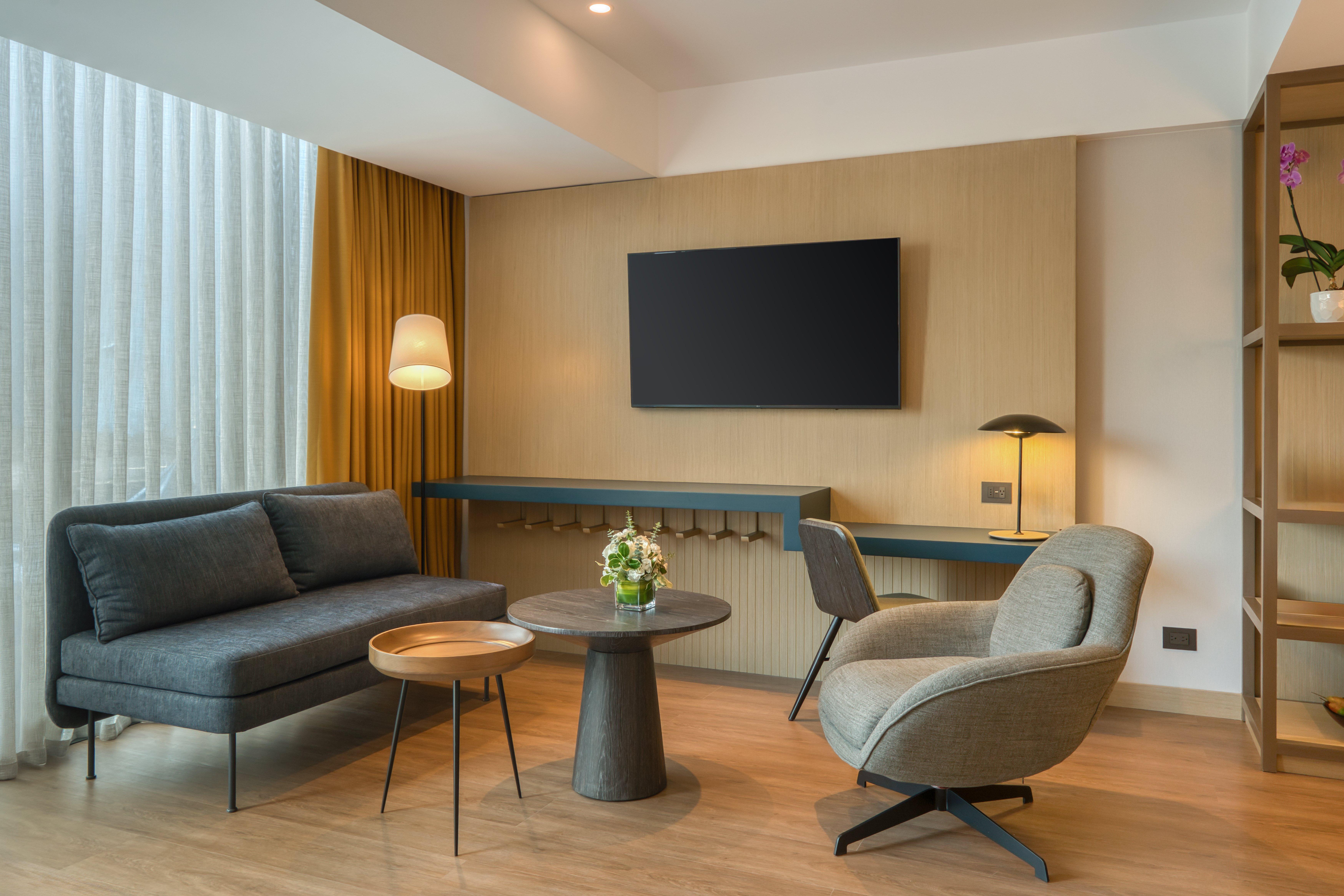 Suite City View King Bed