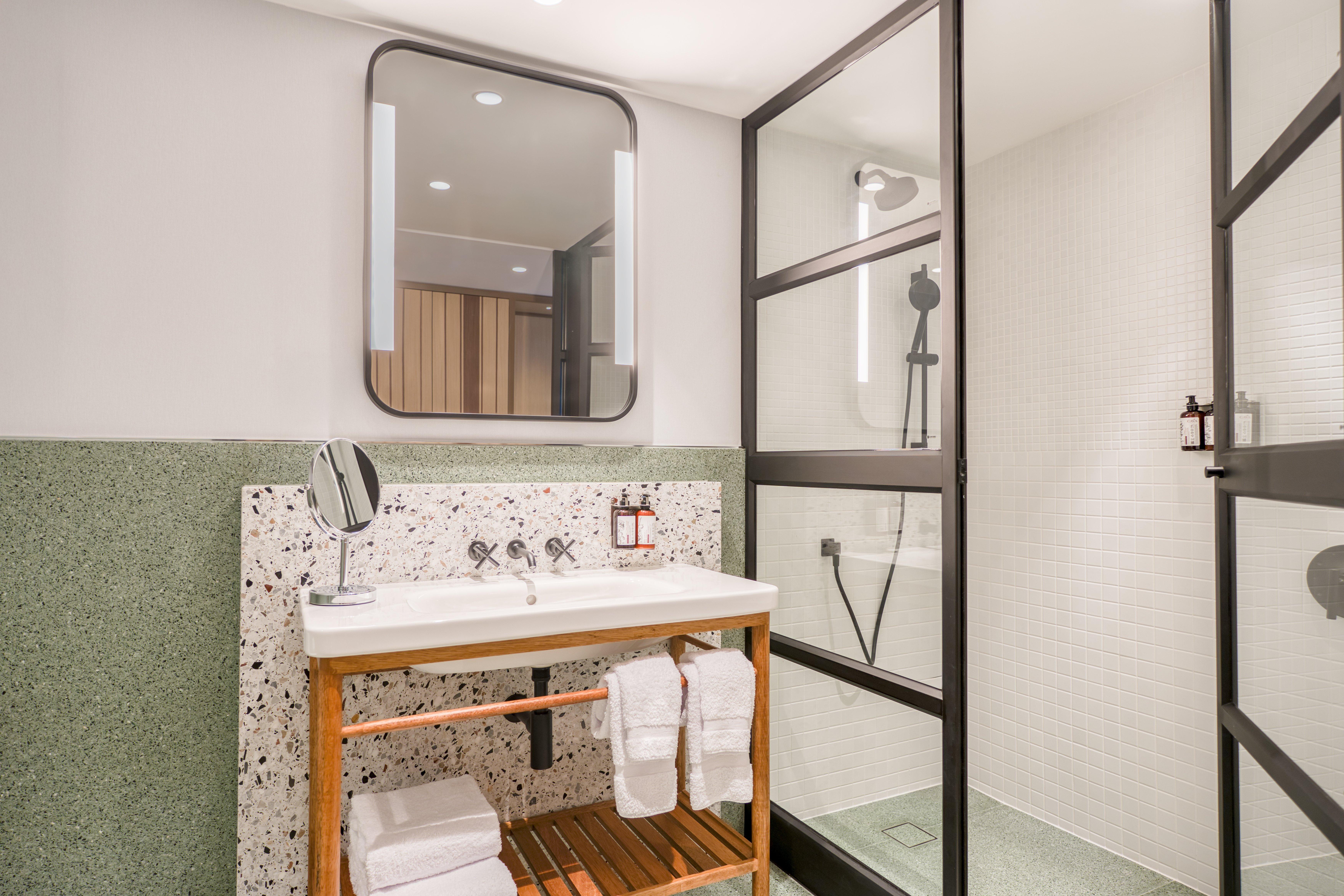 Double Accessible King Size Bed