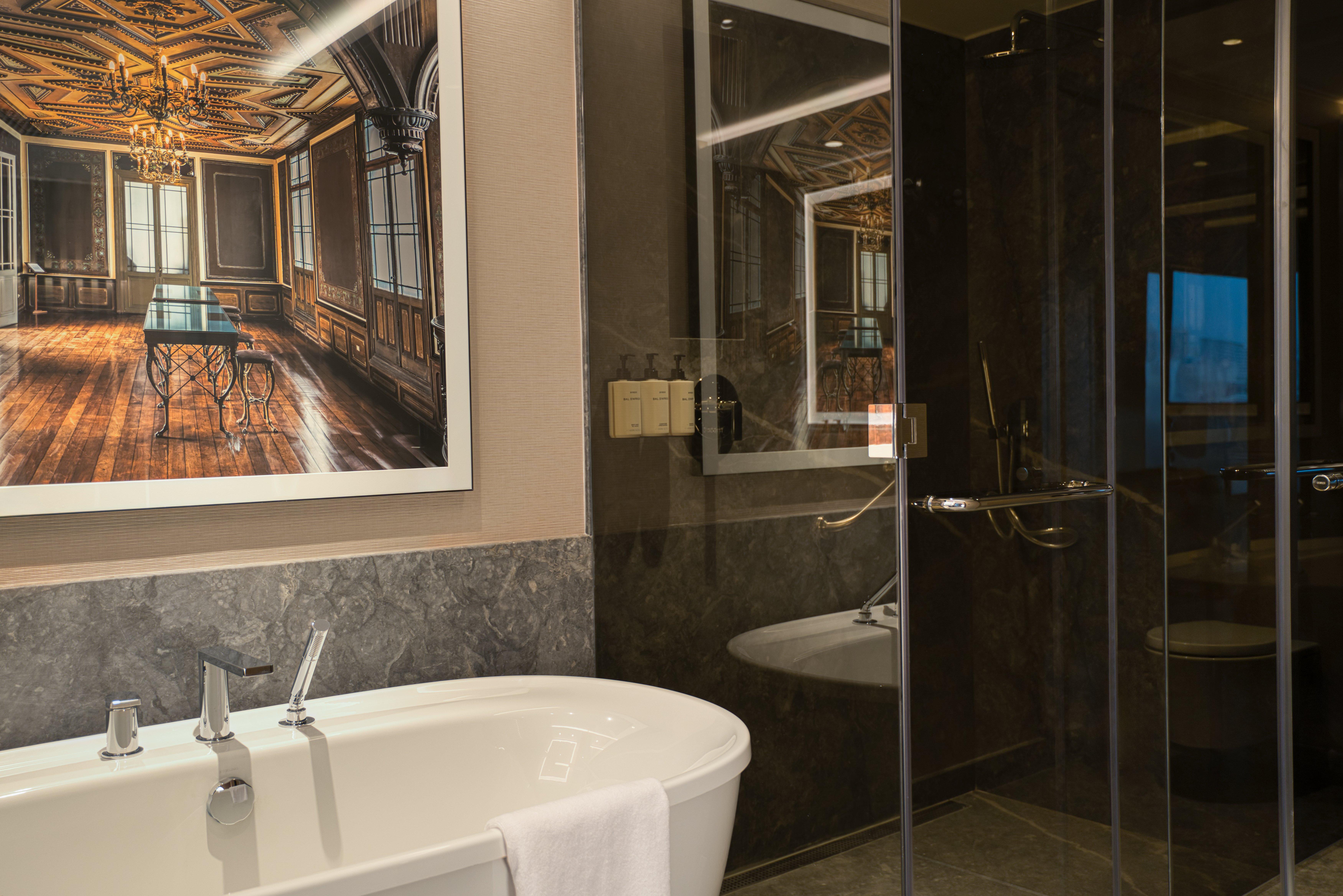 Double Club King Bed