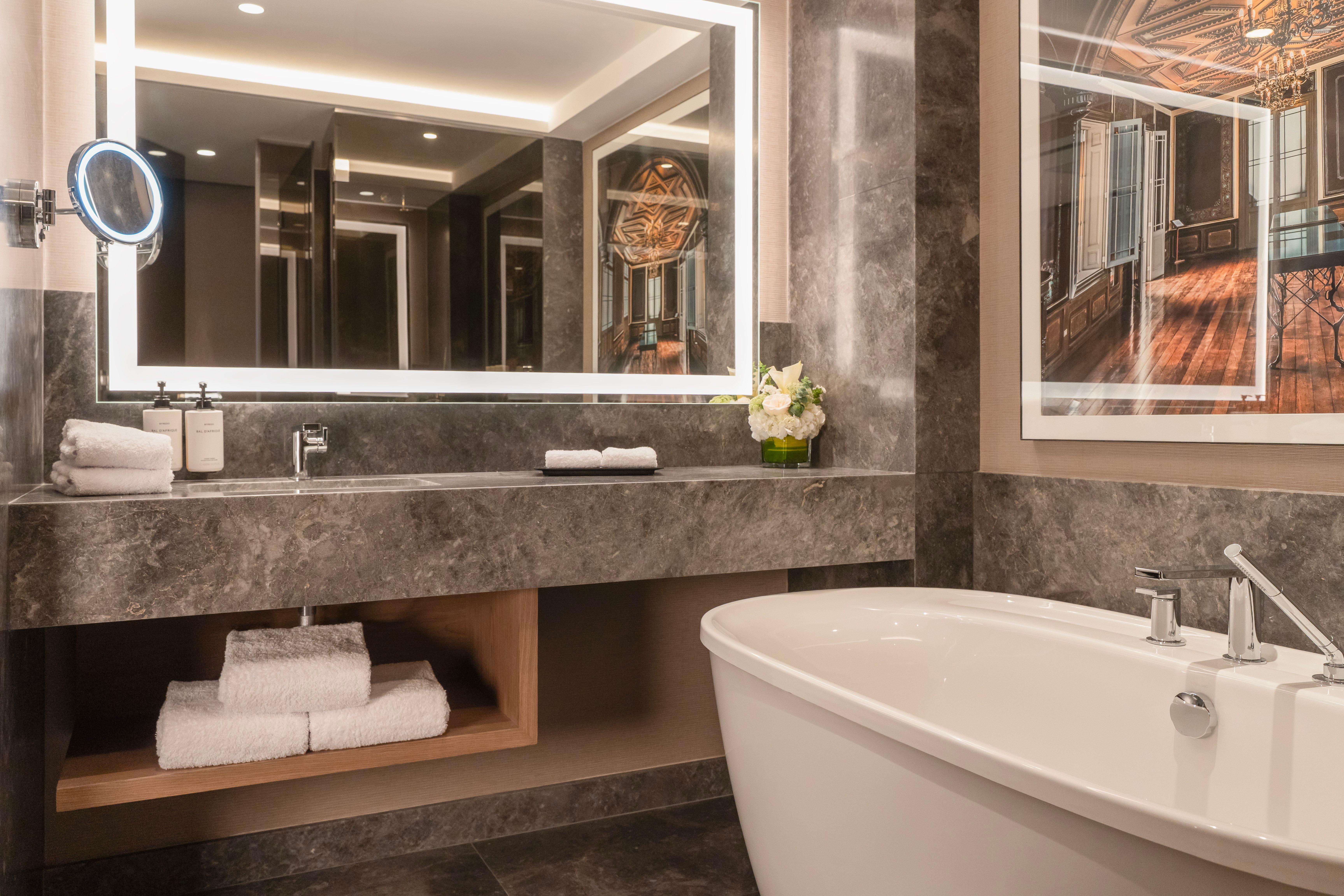 Double Club Two Queen Beds