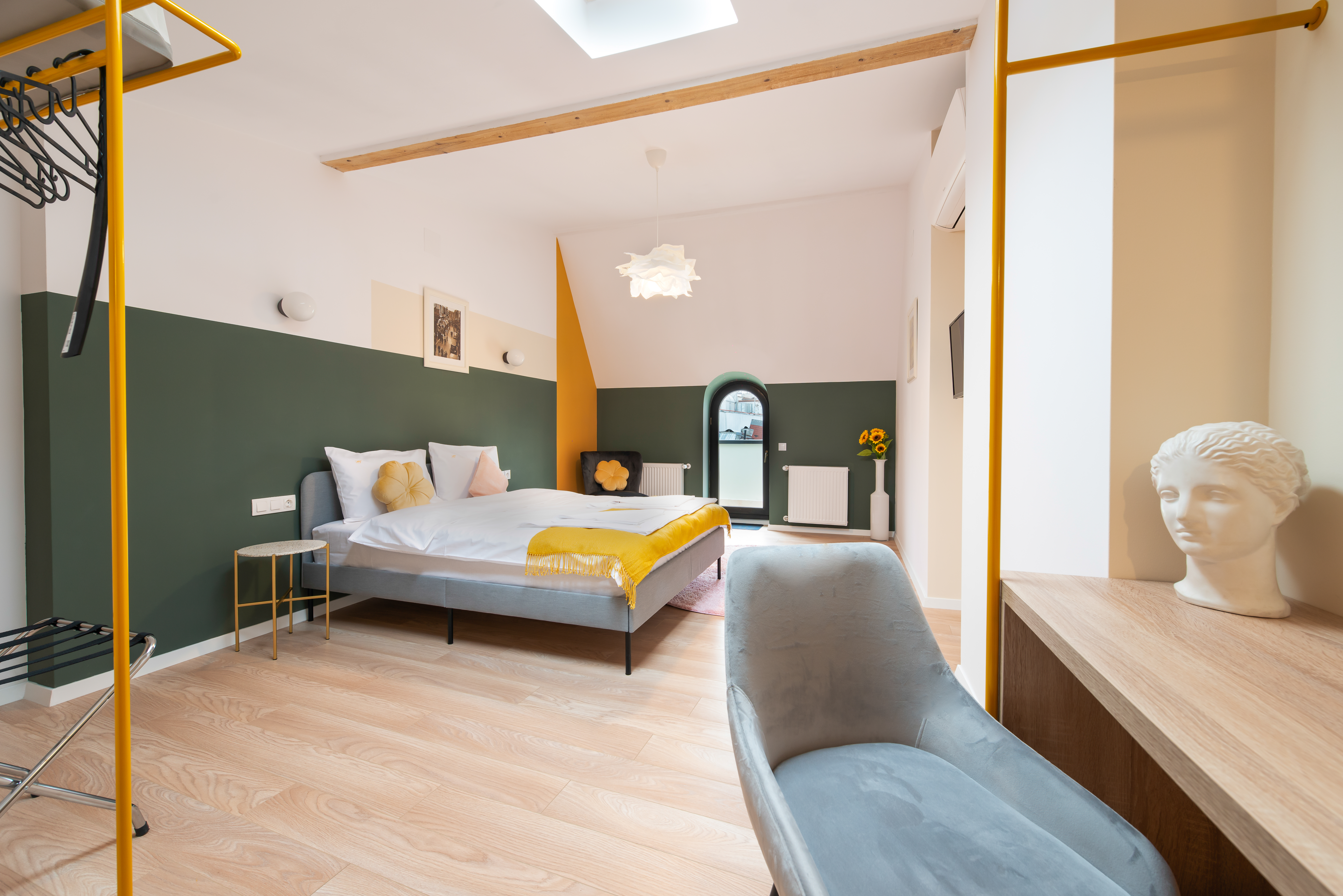 Junior Suite Classic Queen Bed