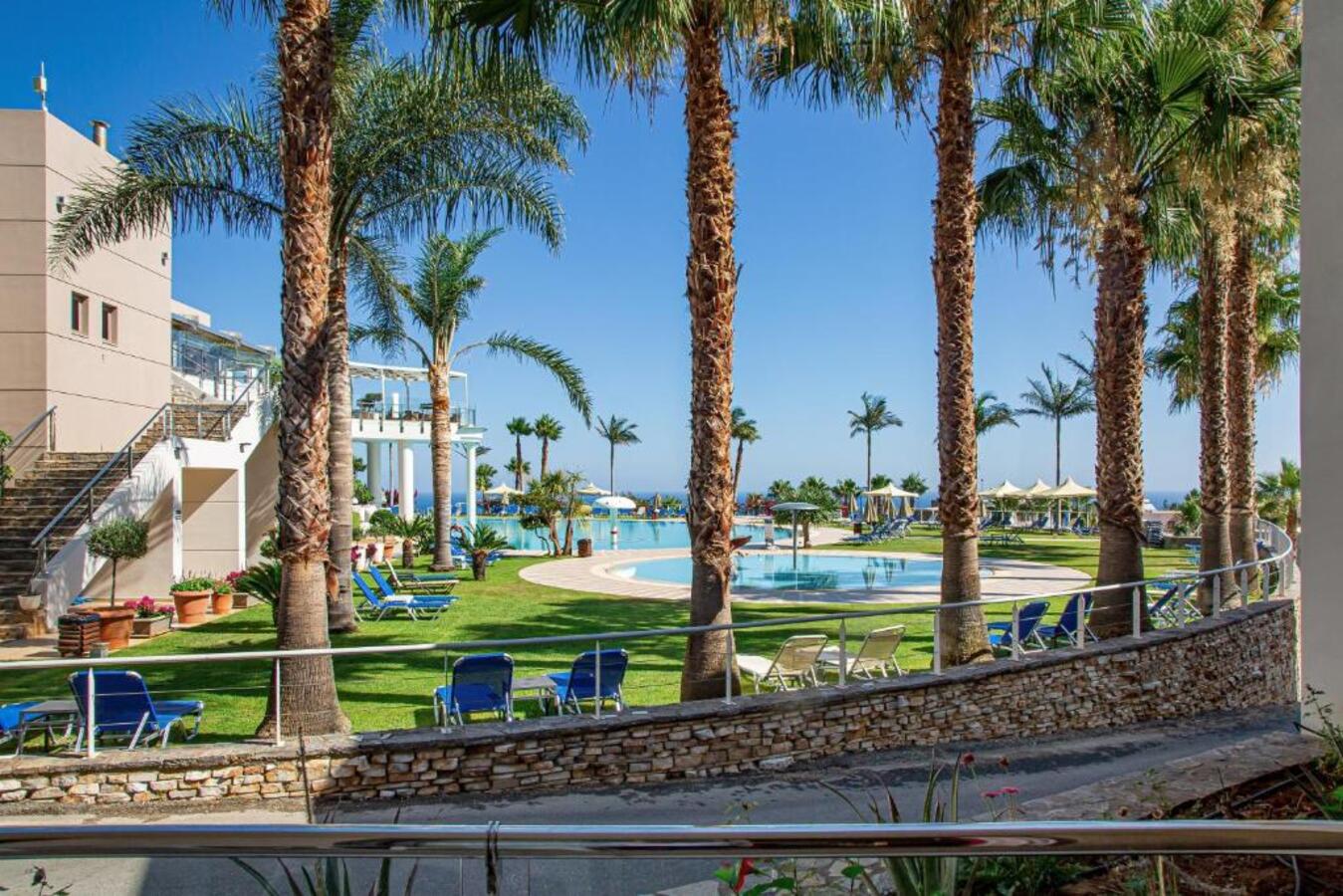 Suite Pool View King Bed