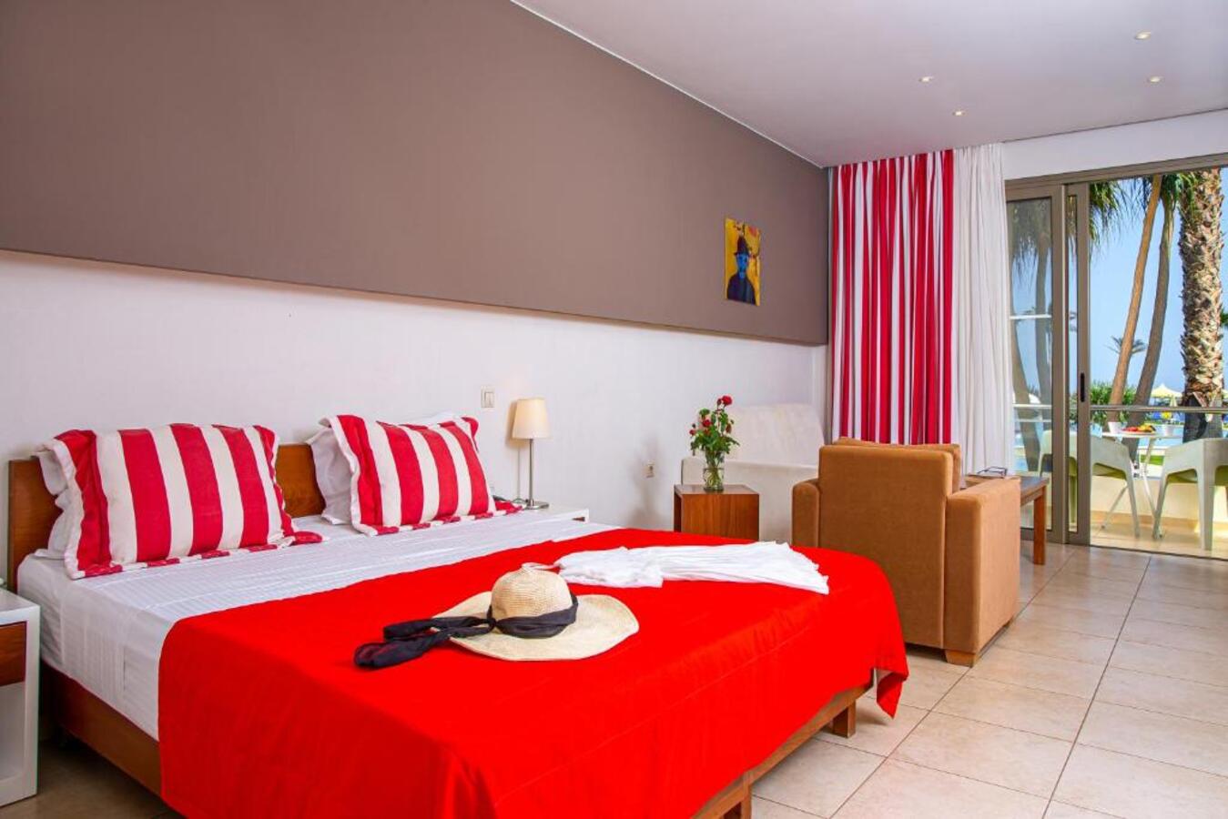 Suite Pool View King Bed