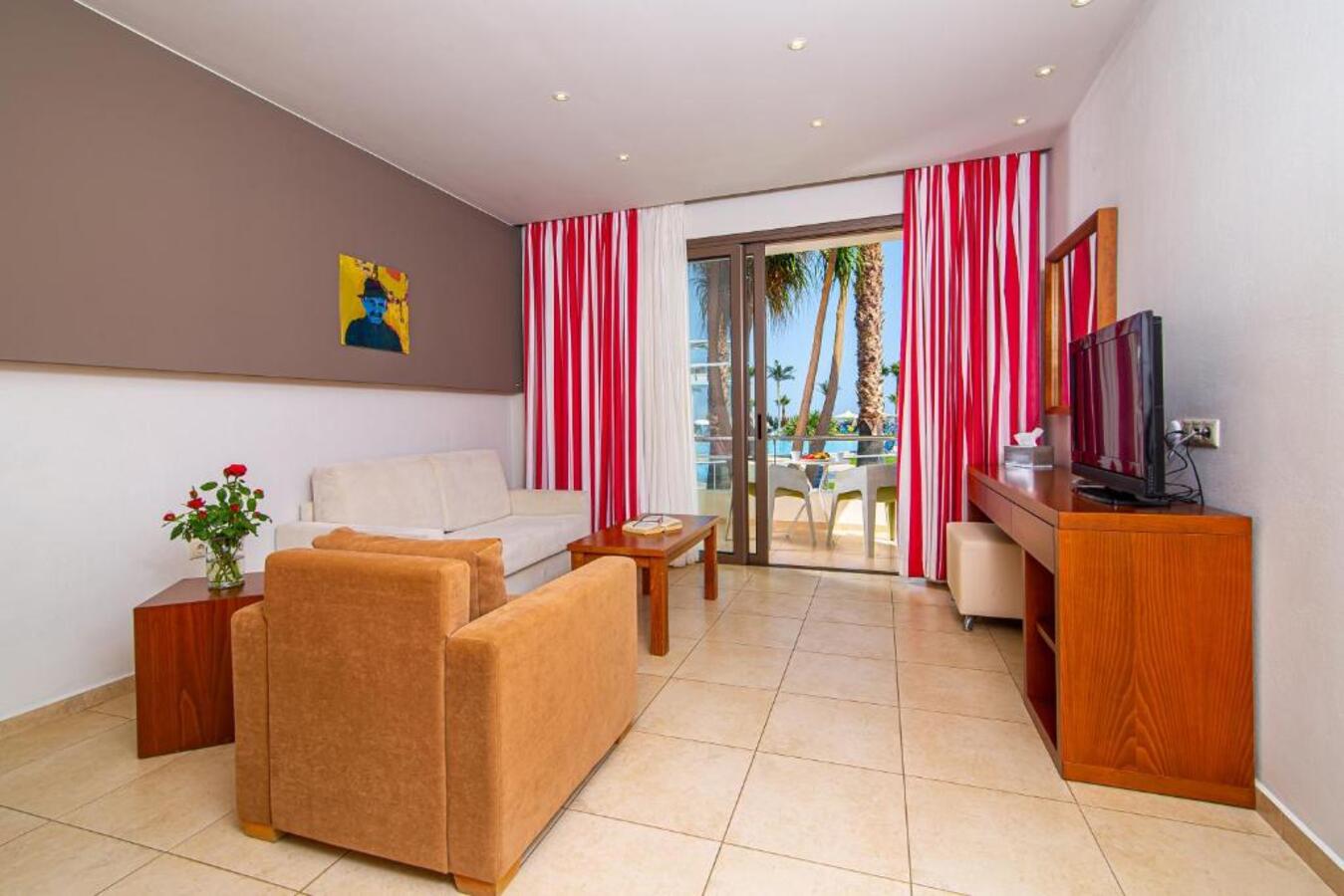 Suite Pool View King Bed